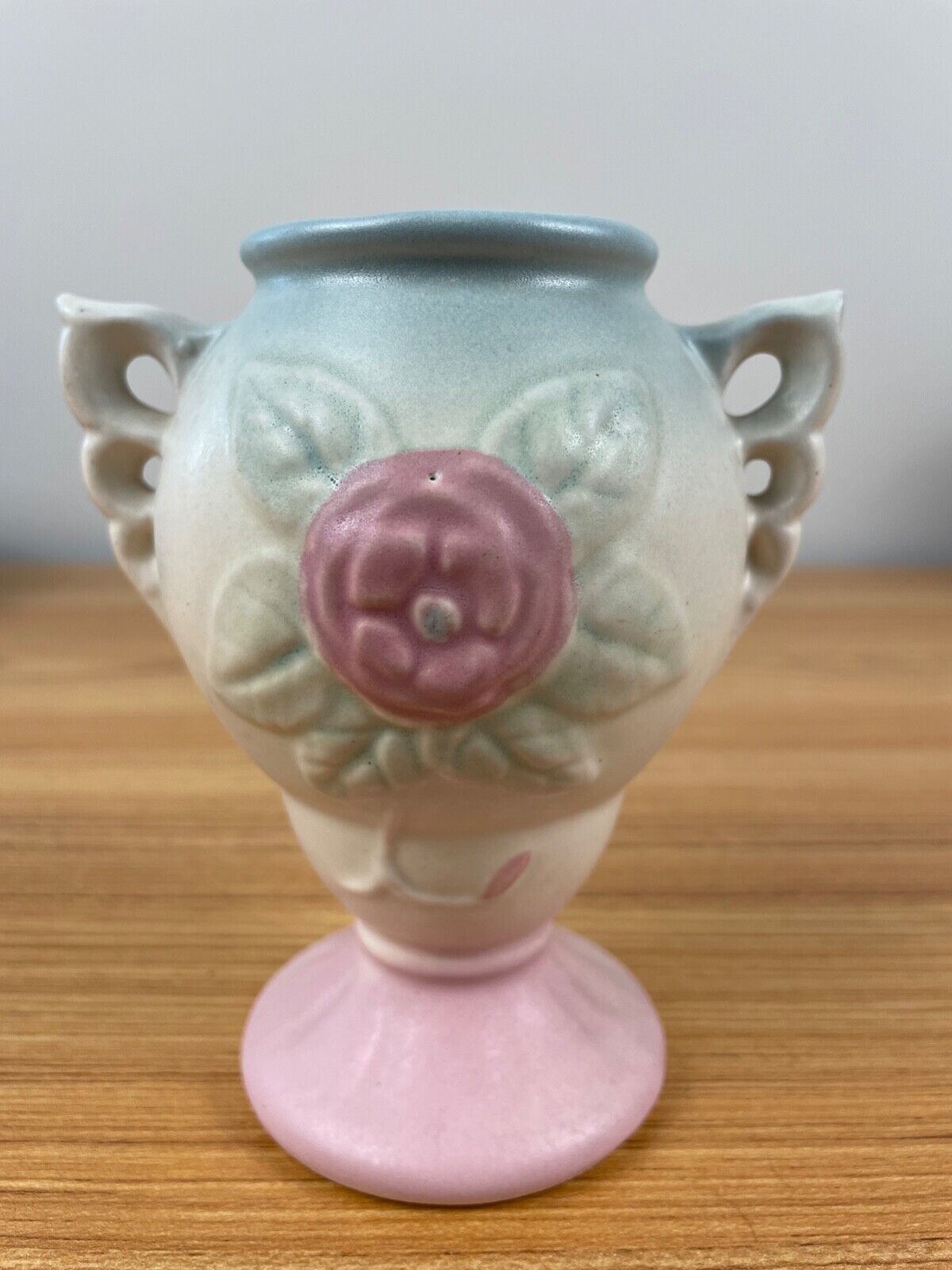 Hull USA Art Pottery Flower Vase 131 - 4 3/4” Double Handled Blue To Pink Fade