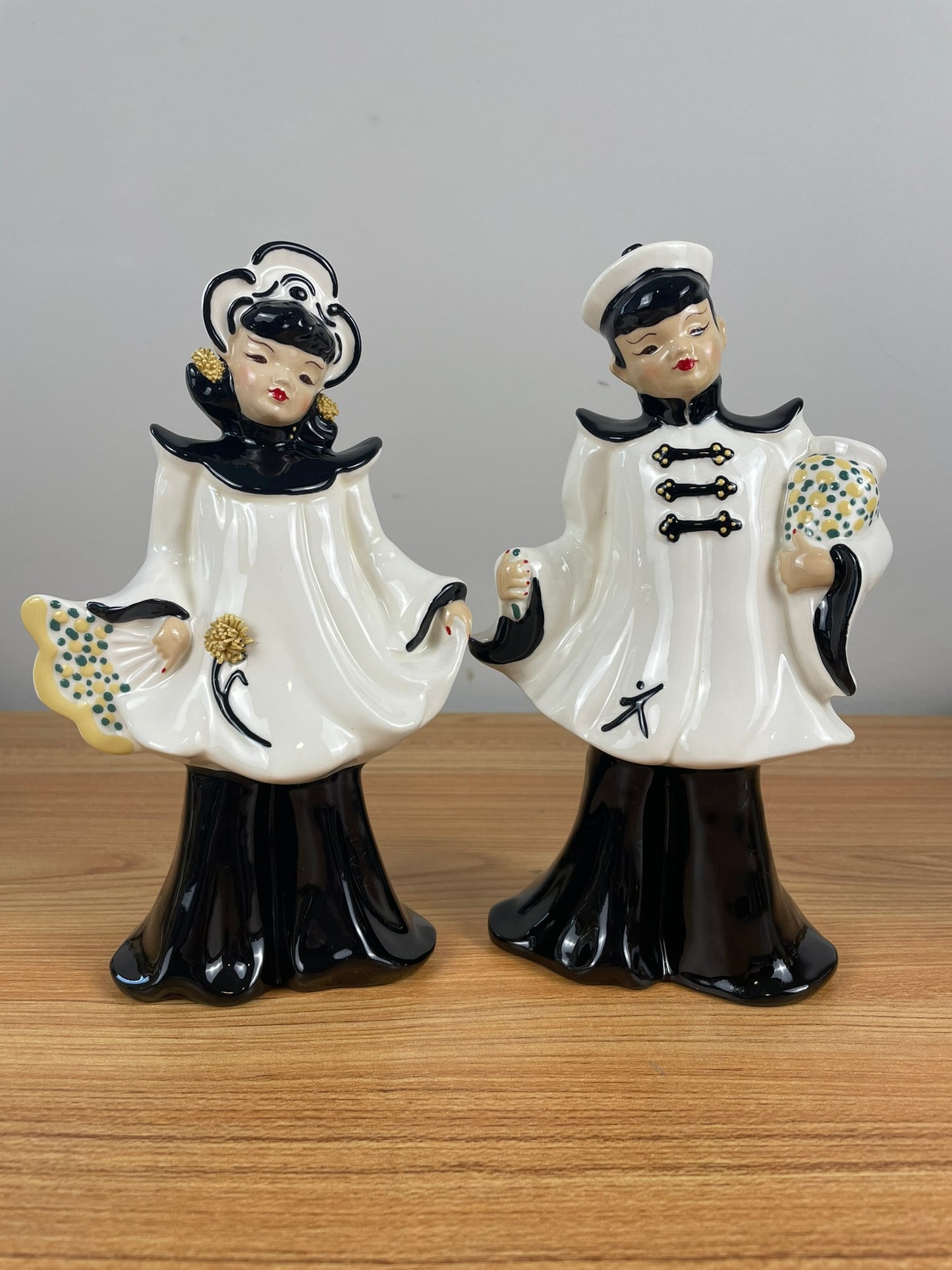 Florence Ceramics Set Ceramic Asian Couple Pair Ivory & Gold Spaghetti Floral