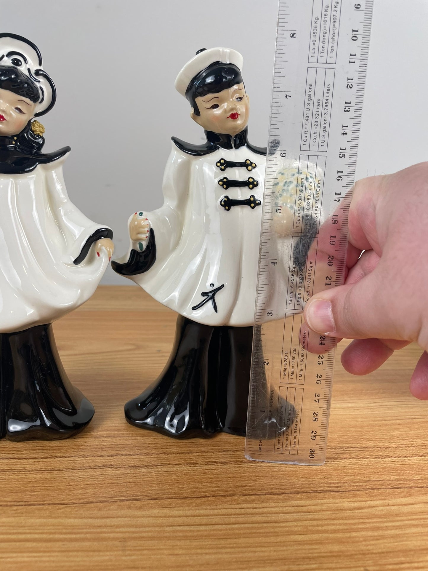 Florence Ceramics Set Ceramic Asian Couple Pair Ivory & Gold Spaghetti Floral