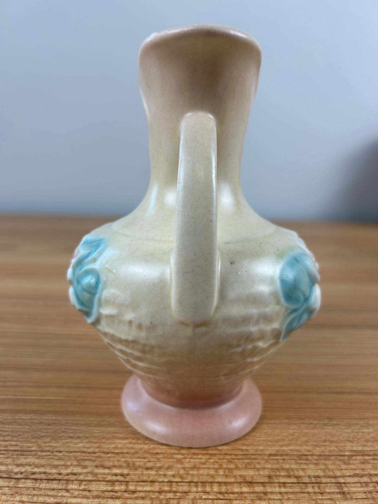 Hull Art Pottery Water Lily Vintage Double Handle Vase #L-2.
