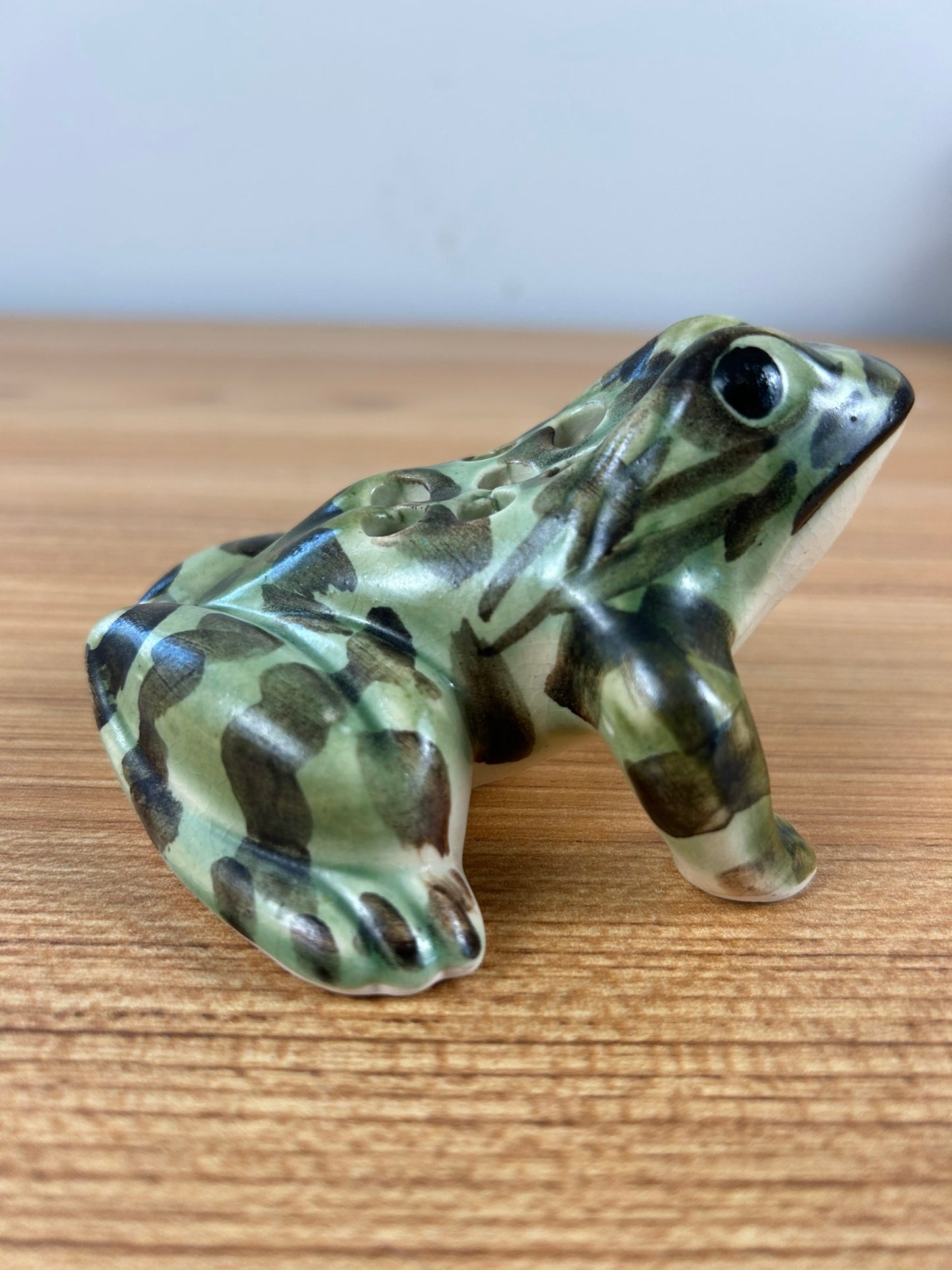 Brush McCoy Art Pottery Frog Realistic Handpainted Flower Stems Holder.