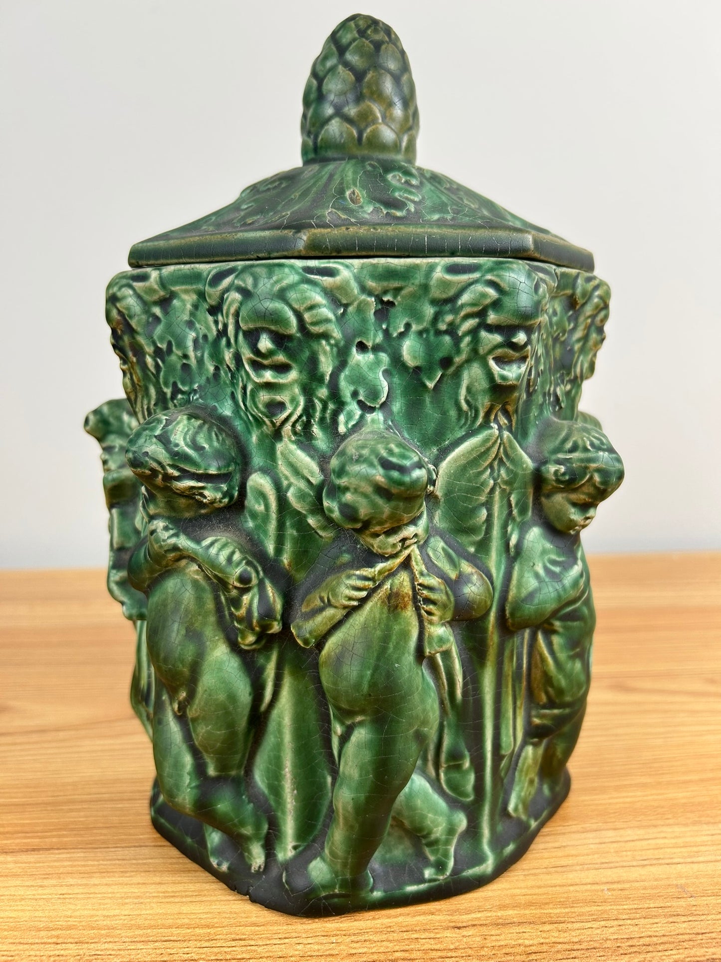 c1900 ATLANTIC POTTERY Octagonal Figural HUMIDOR TOBACCO JAR w/ CHERUBS, FACES