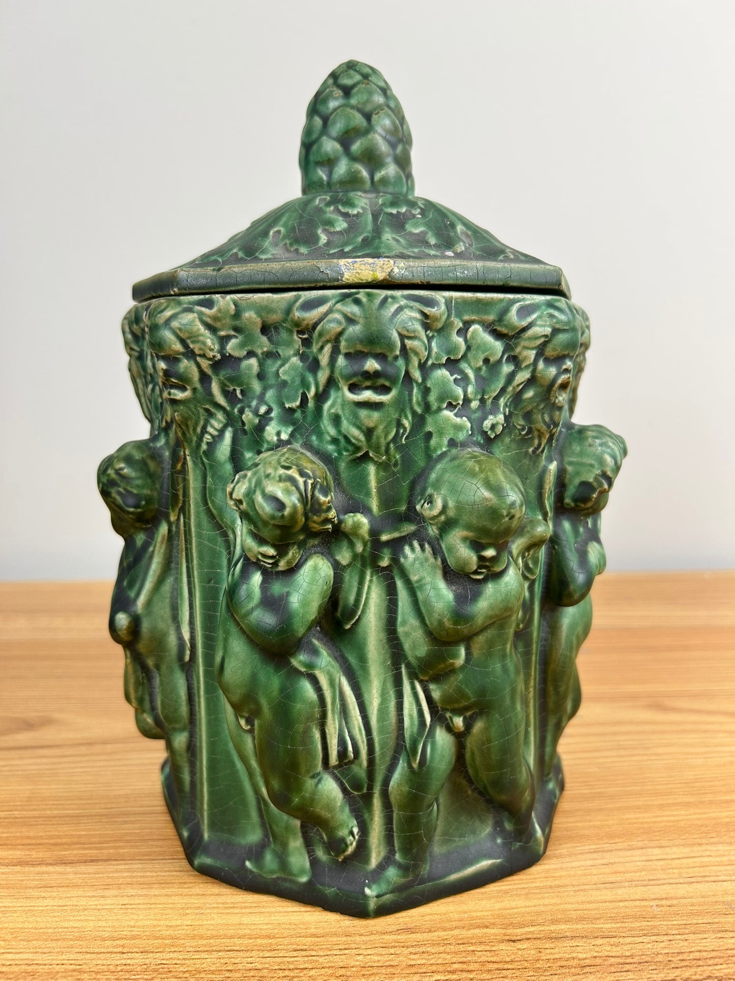 c1900 ATLANTIC POTTERY Octagonal Figural HUMIDOR TOBACCO JAR w/ CHERUBS, FACES