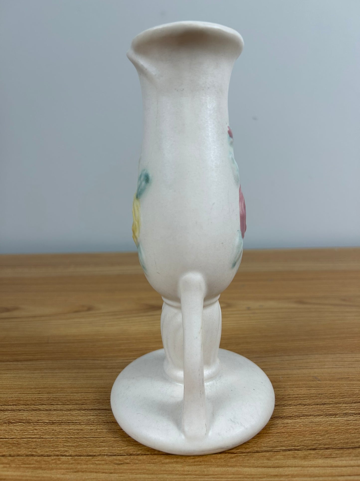 Hull Art Pottery USA 129-7" Cream Open Rose Design Bud Vase