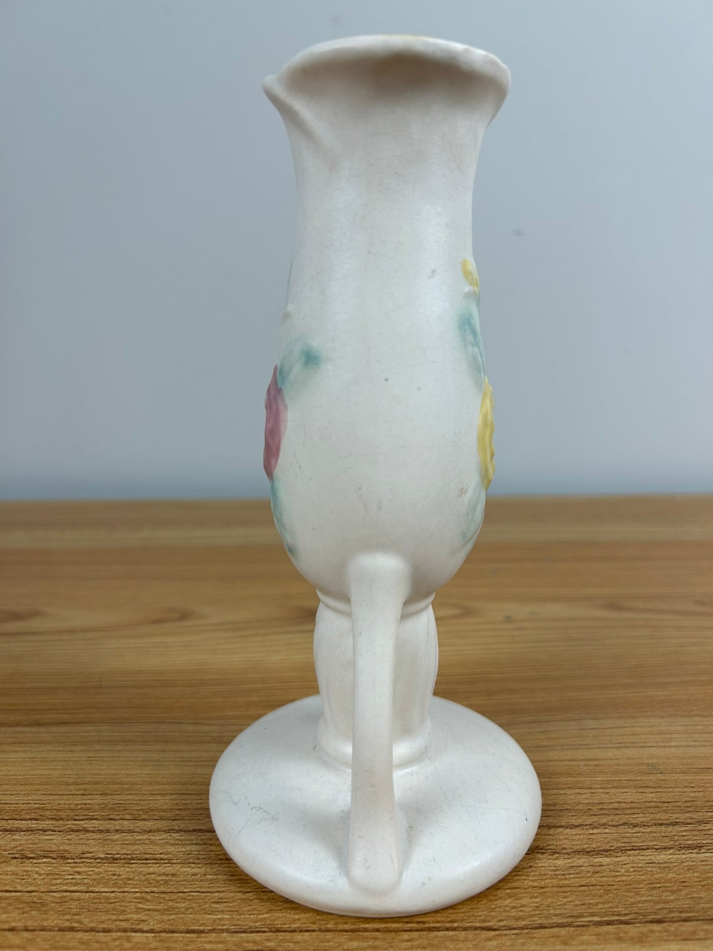 Hull Art Pottery USA 129-7" Cream Open Rose Design Bud Vase