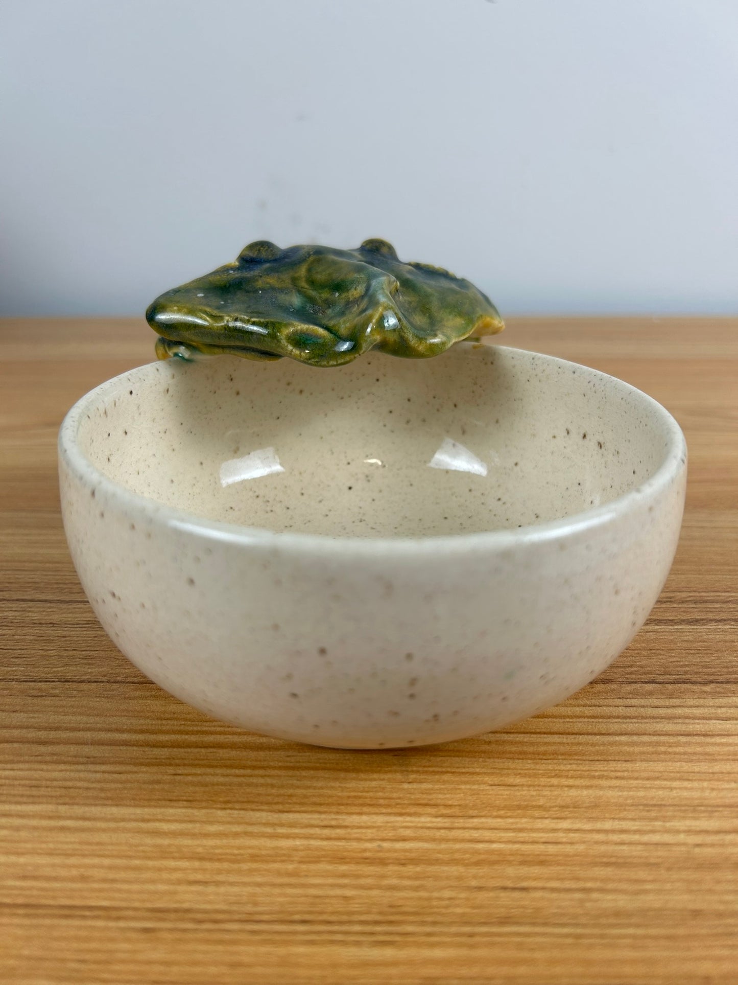 2005 Robert Wessel Studio Art Pottery Green Crab Handled Bowl Signed