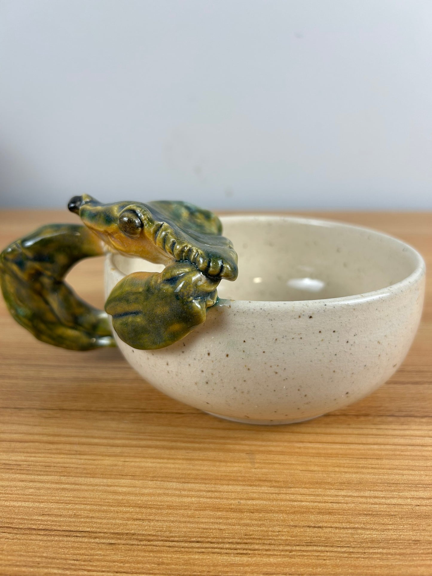 2005 Robert Wessel Studio Art Pottery Green Crab Handled Bowl Signed