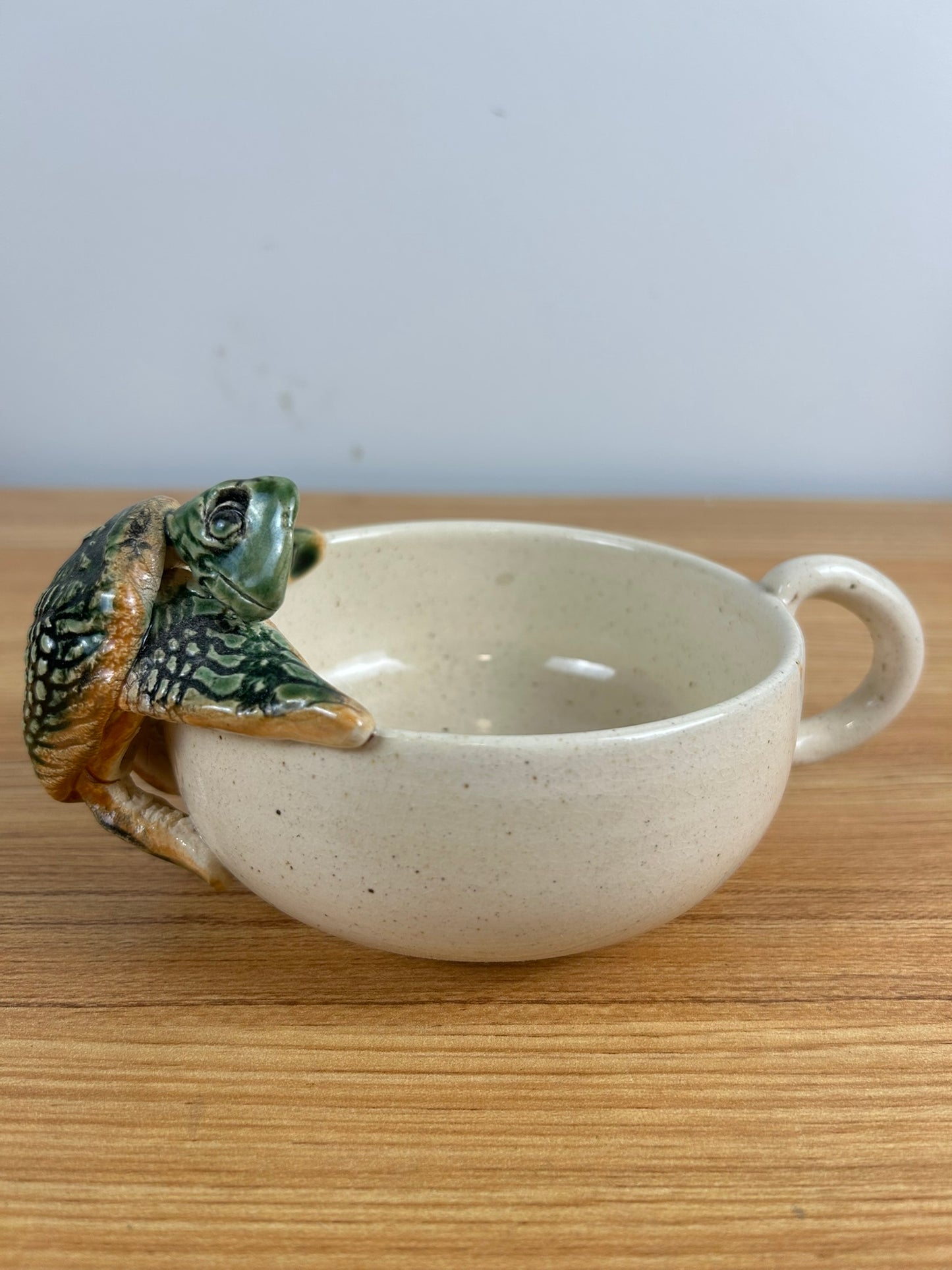 2005 Robert Wessel Studio Art Pottery Green Turtle Handled Bowl Signed