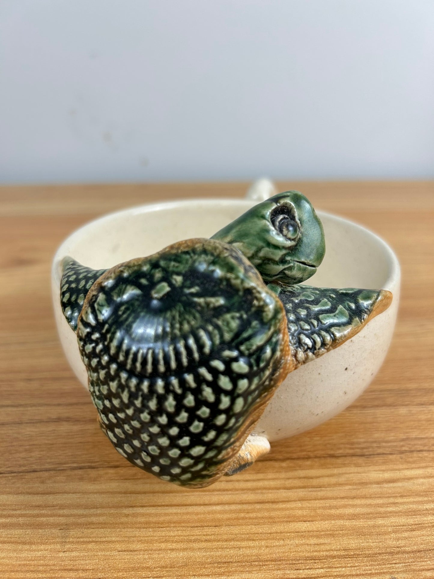 2005 Robert Wessel Studio Art Pottery Green Turtle Handled Bowl Signed