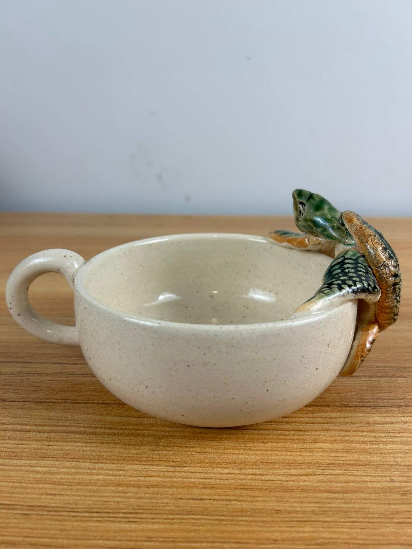 2005 Robert Wessel Studio Art Pottery Green Turtle Handled Bowl Signed