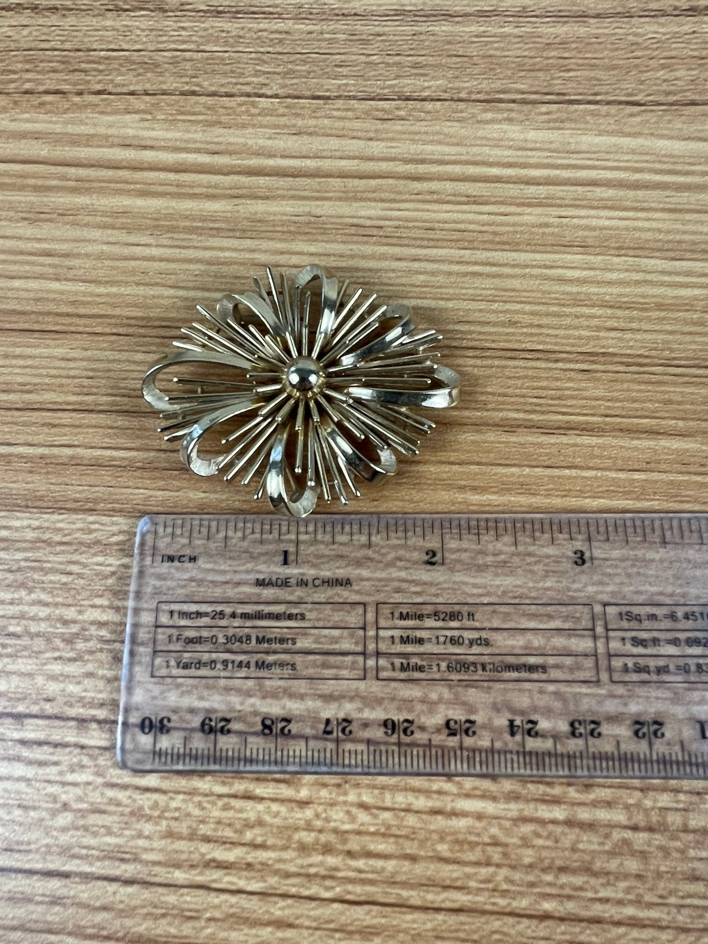 CROWN TRIFARI Goldtone Starbust Oval Brooch Pin Signed Costume Jewelry