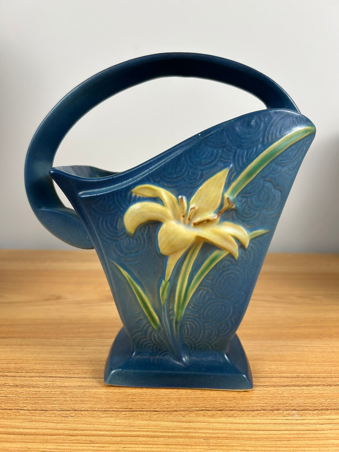 Roseville Zephyr Lily Blue 1946 Mid Century Modern Art Pottery Basket 394-8