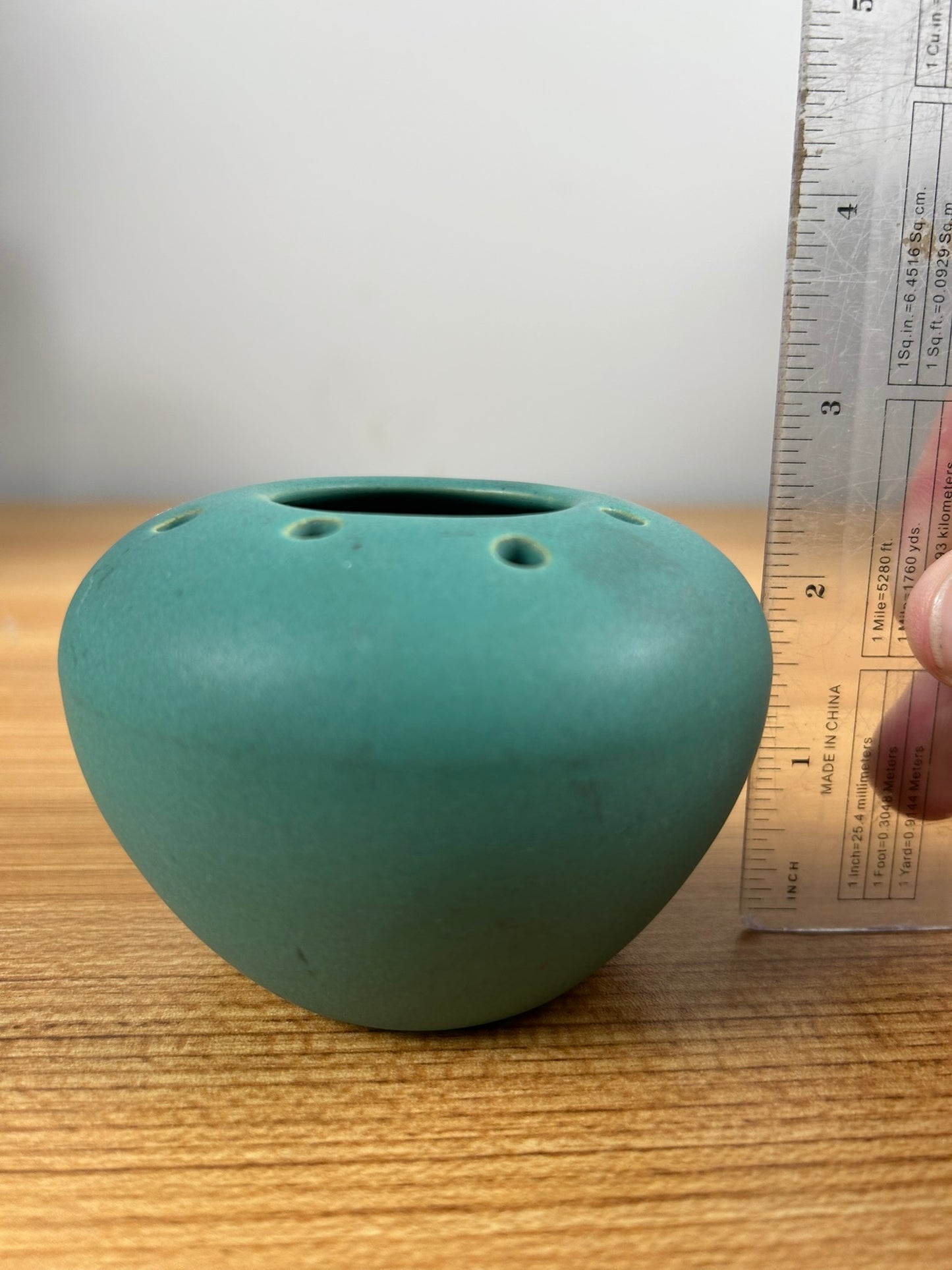Rosemeade Pottery Dakota Matte Green Flower Frog Vase w/ Sticker EXCELLENT