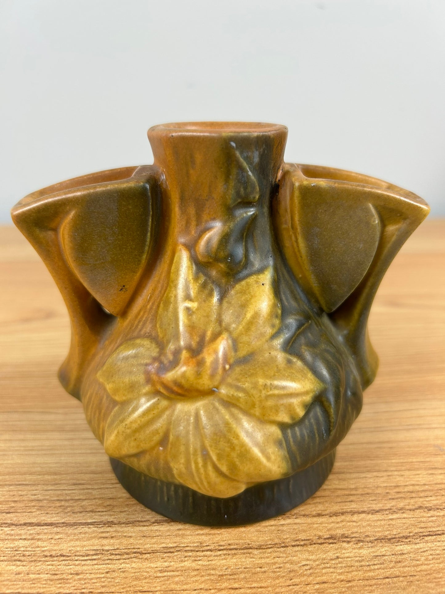 ROSEVILLE POTTERY c. 1944 #50 Clematis Pattern Flower Frog