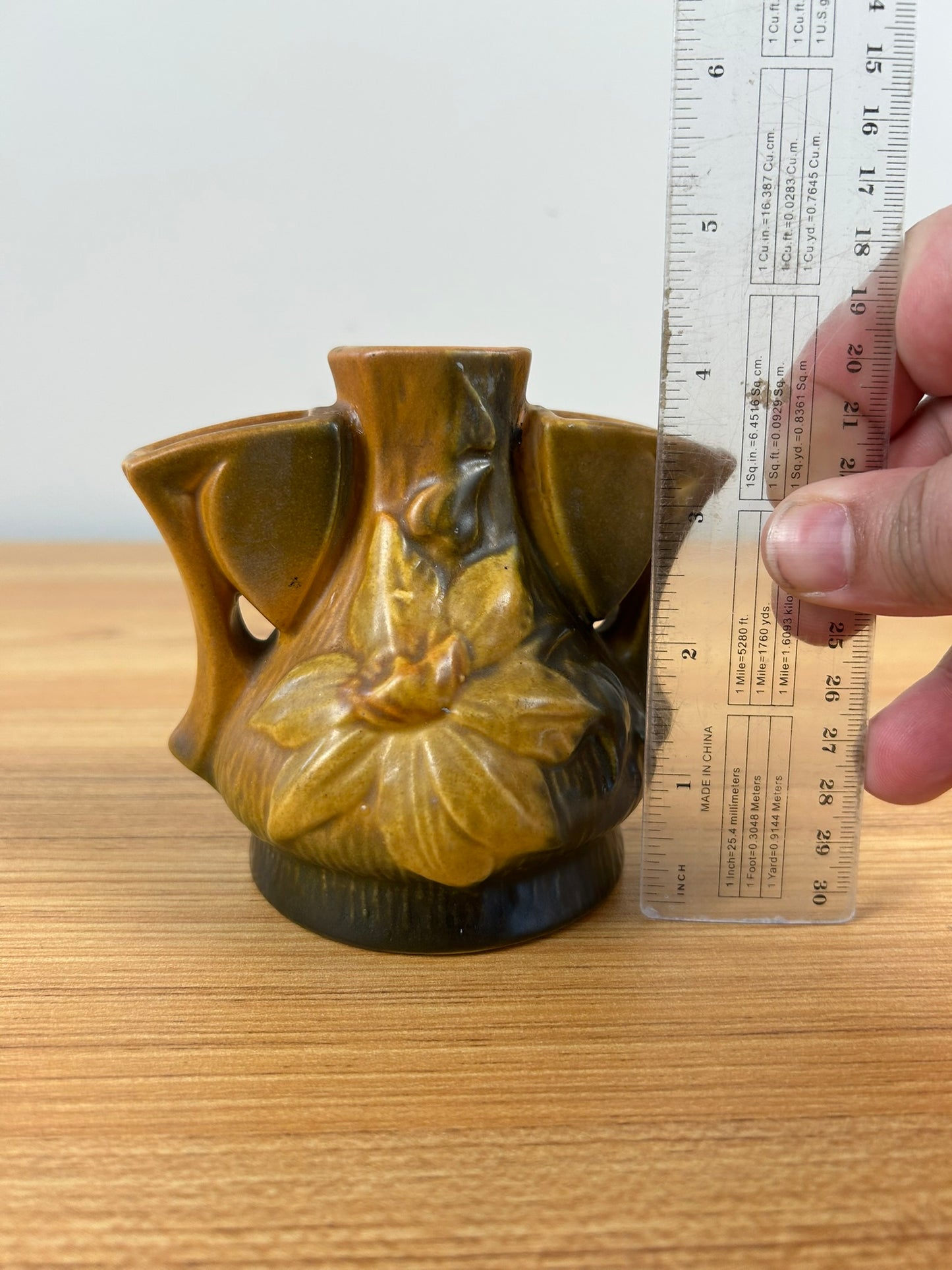 ROSEVILLE POTTERY c. 1944 #50 Clematis Pattern Flower Frog