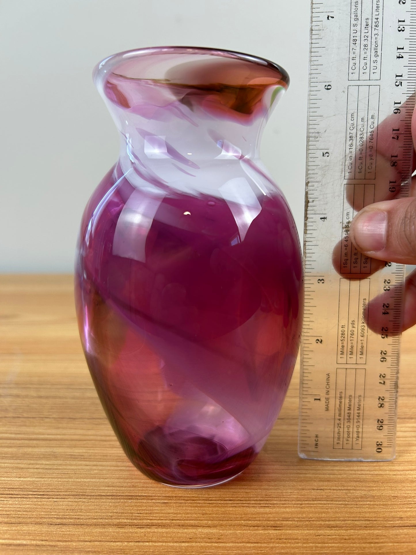 Linda Perrin For Atlantic Art Glass Downeast Maine Pink White Swirl Vase
