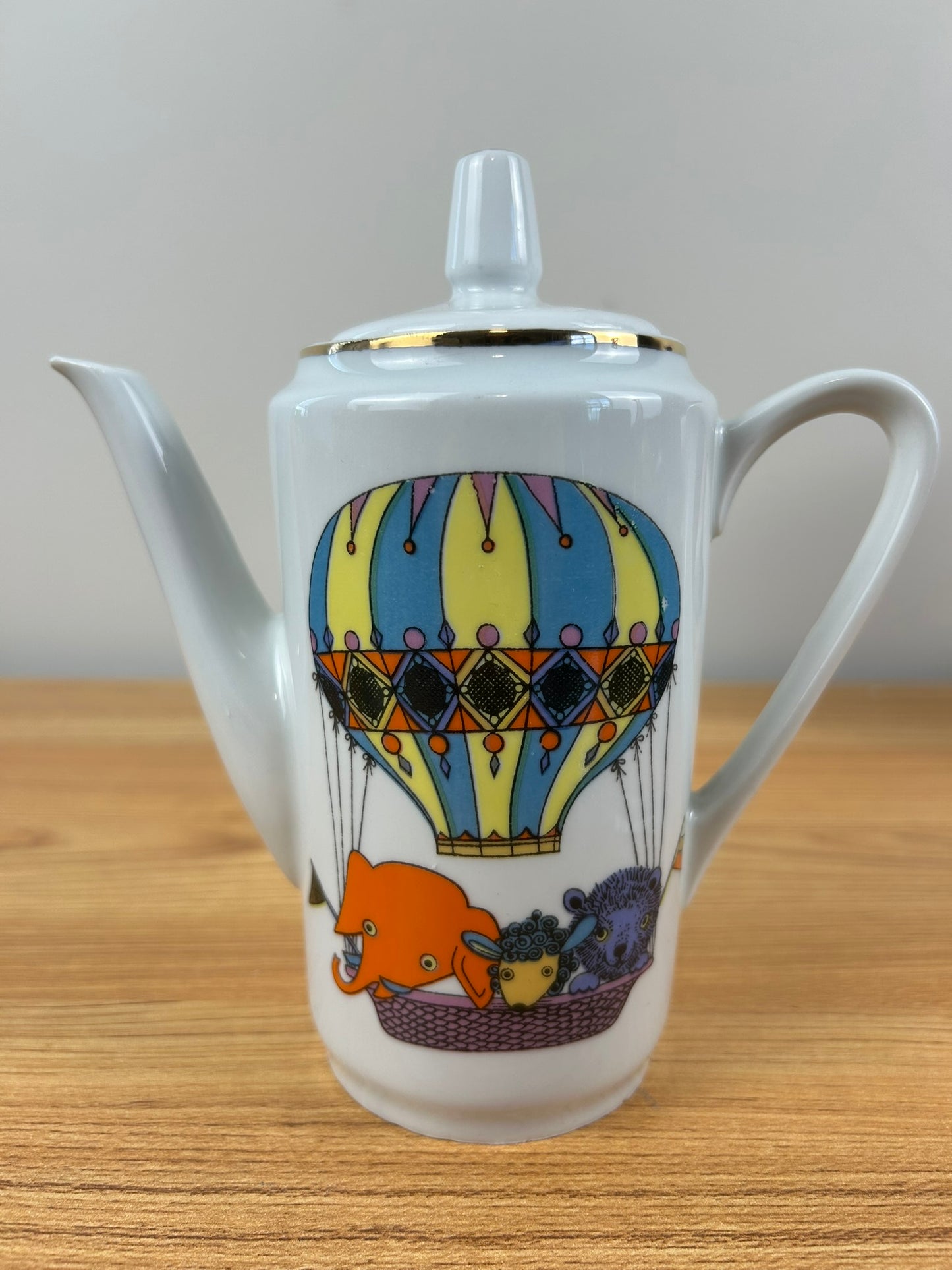 KAHLA German Democratic Republic Porcelain MOD Tea pot Hot Air Balloon GUC