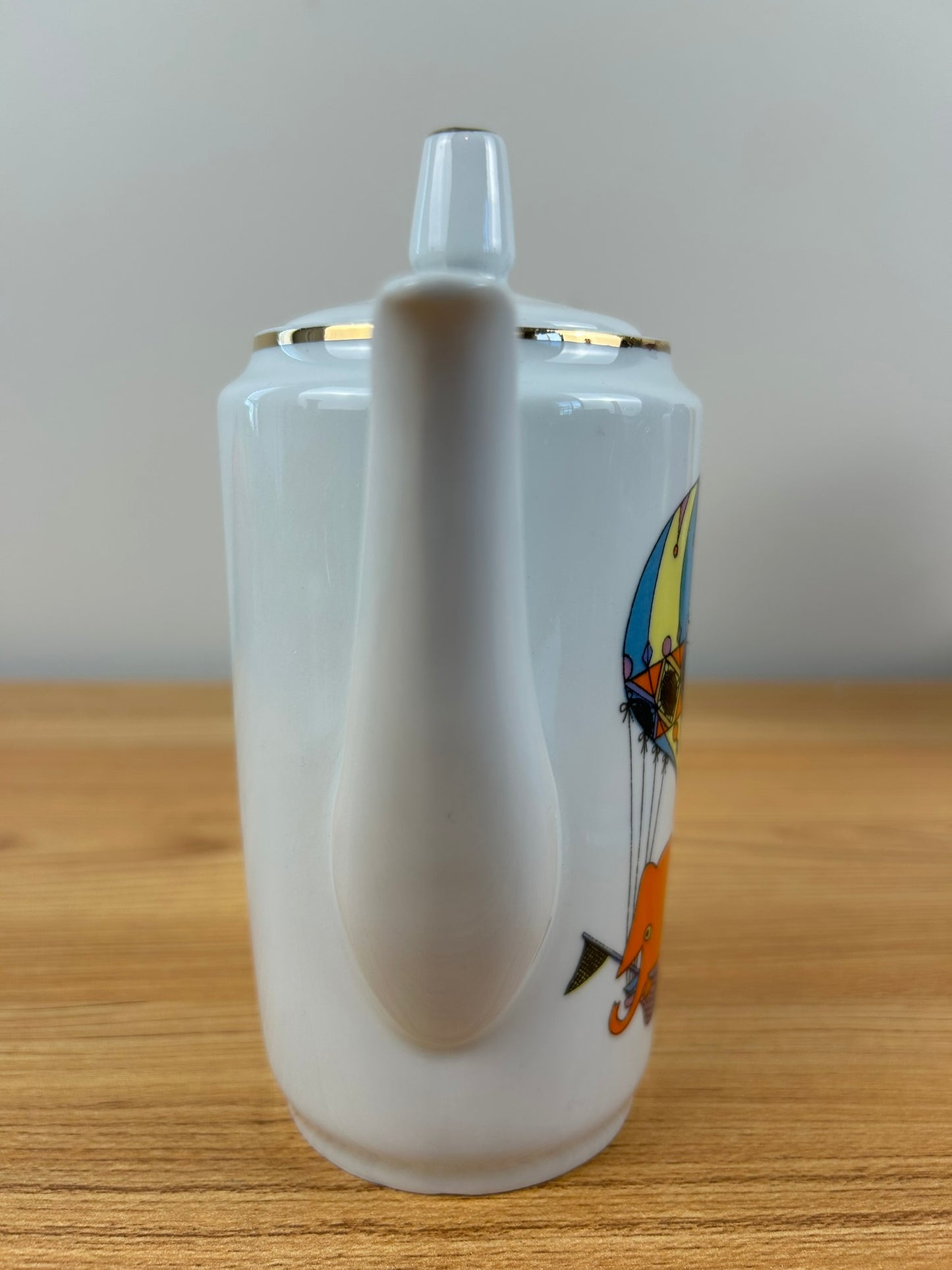 KAHLA German Democratic Republic Porcelain MOD Tea pot Hot Air Balloon GUC