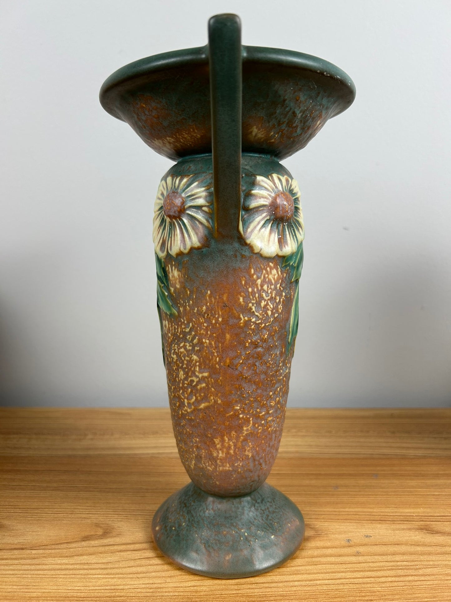 ROSEVILLE DAHLROSE ART POTTERY VASE 368-10" TALL DOUBLE HANDLED
