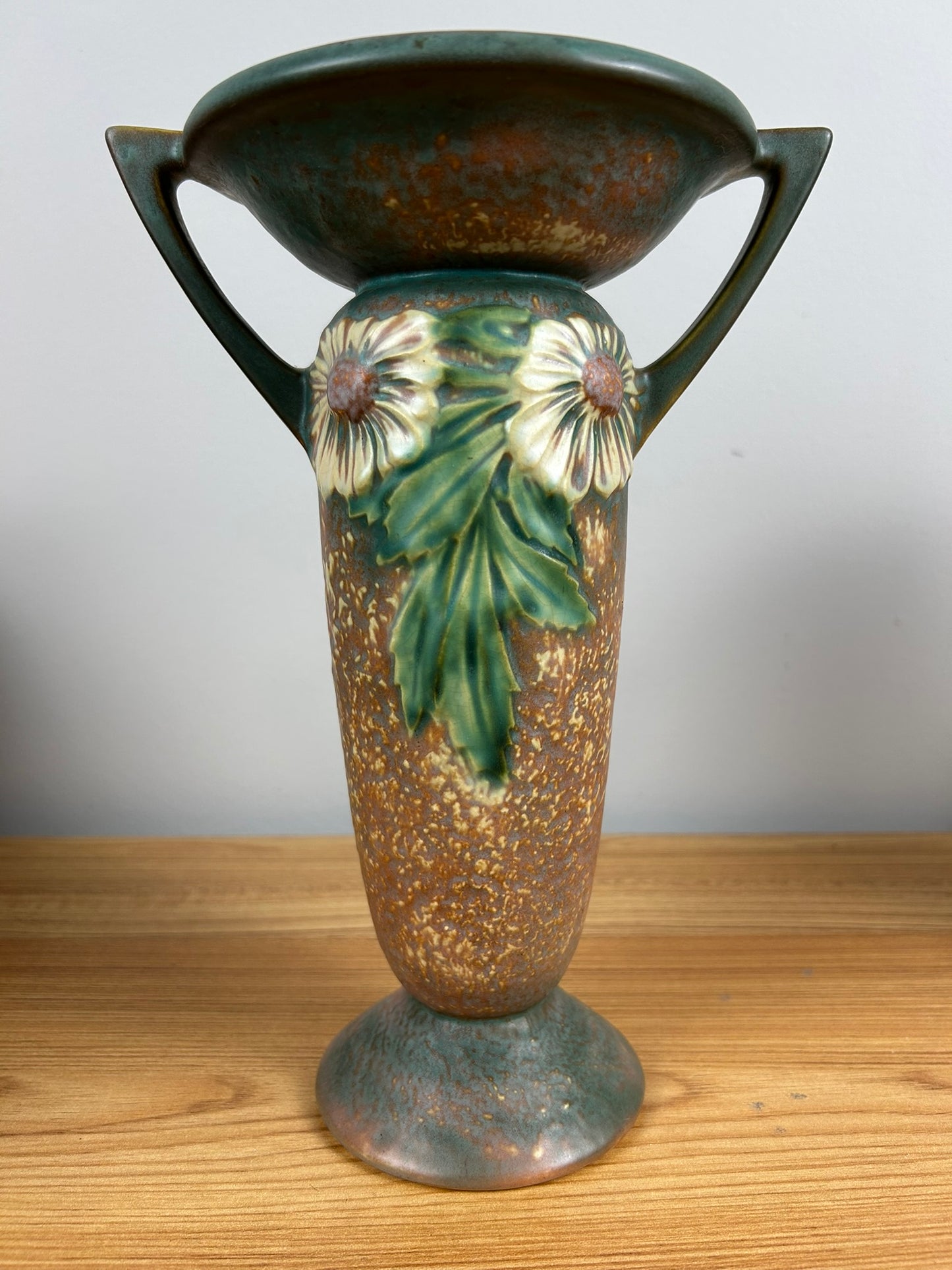ROSEVILLE DAHLROSE ART POTTERY VASE 368-10" TALL DOUBLE HANDLED