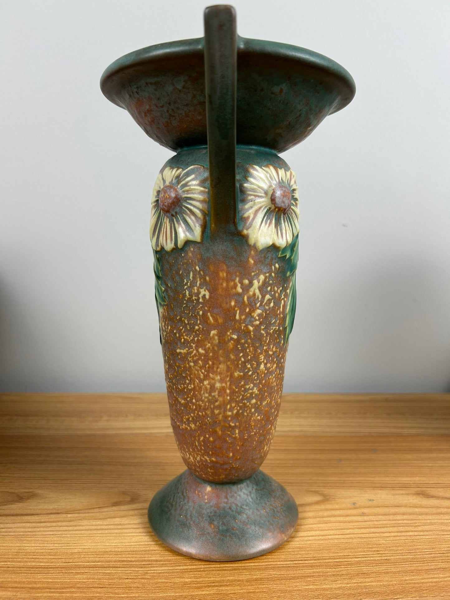 ROSEVILLE DAHLROSE ART POTTERY VASE 368-10" TALL DOUBLE HANDLED