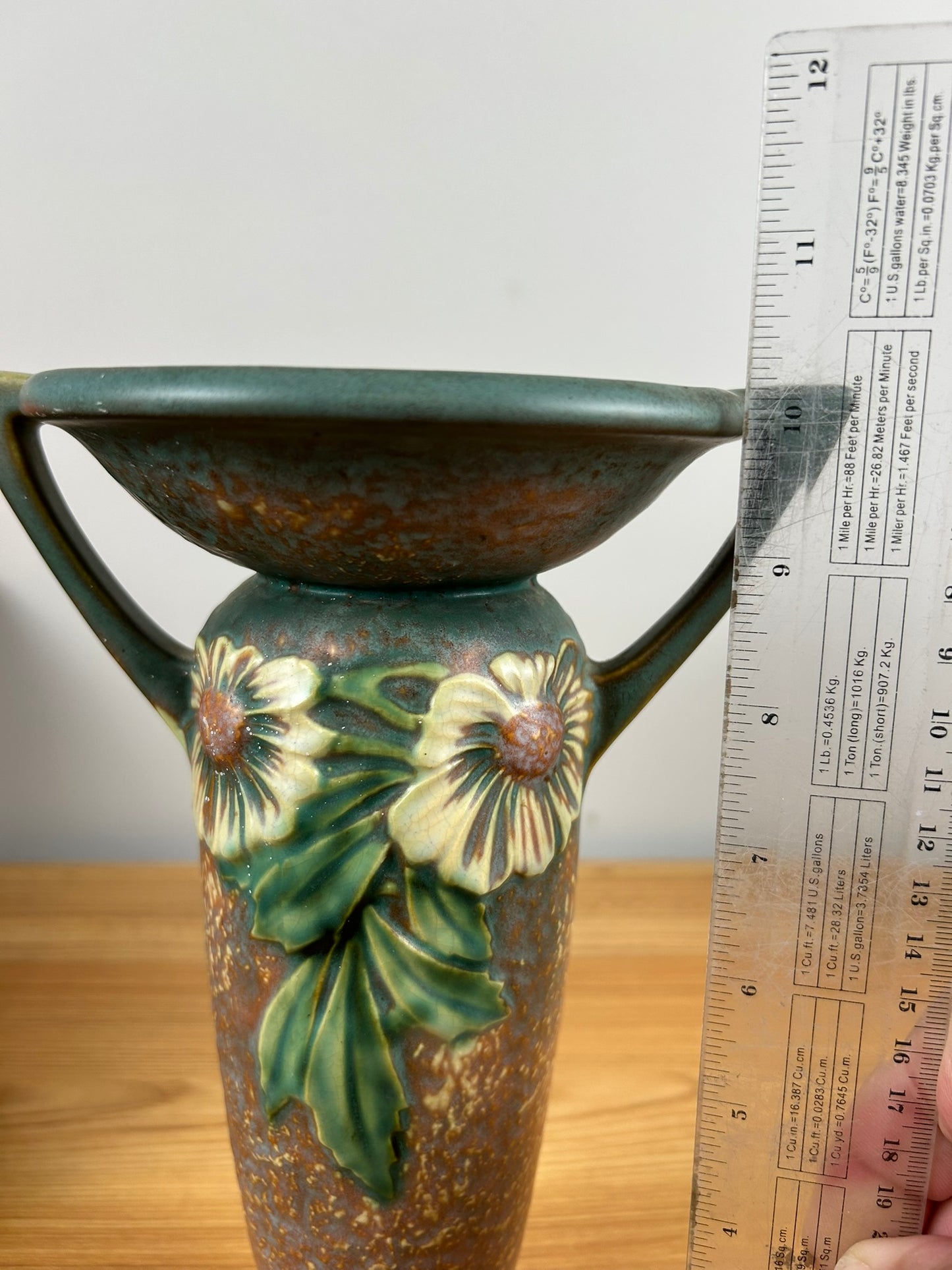 ROSEVILLE DAHLROSE ART POTTERY VASE 368-10" TALL DOUBLE HANDLED