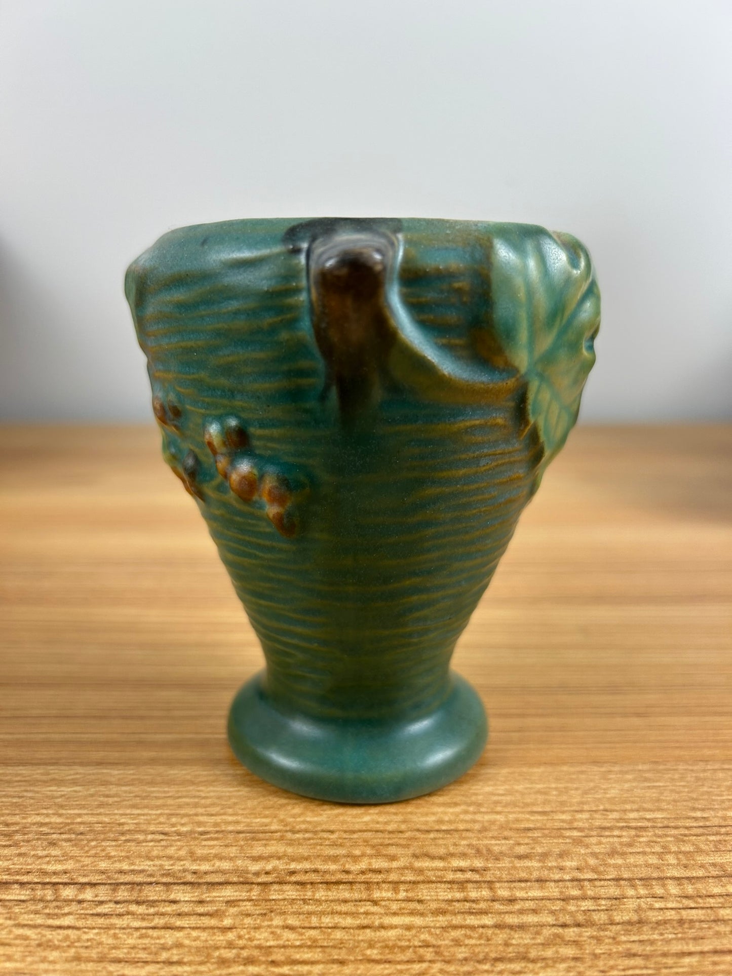 Roseville Art Pottery 1940's Bushberry 28-4 Bud Vase Planter Urn Green