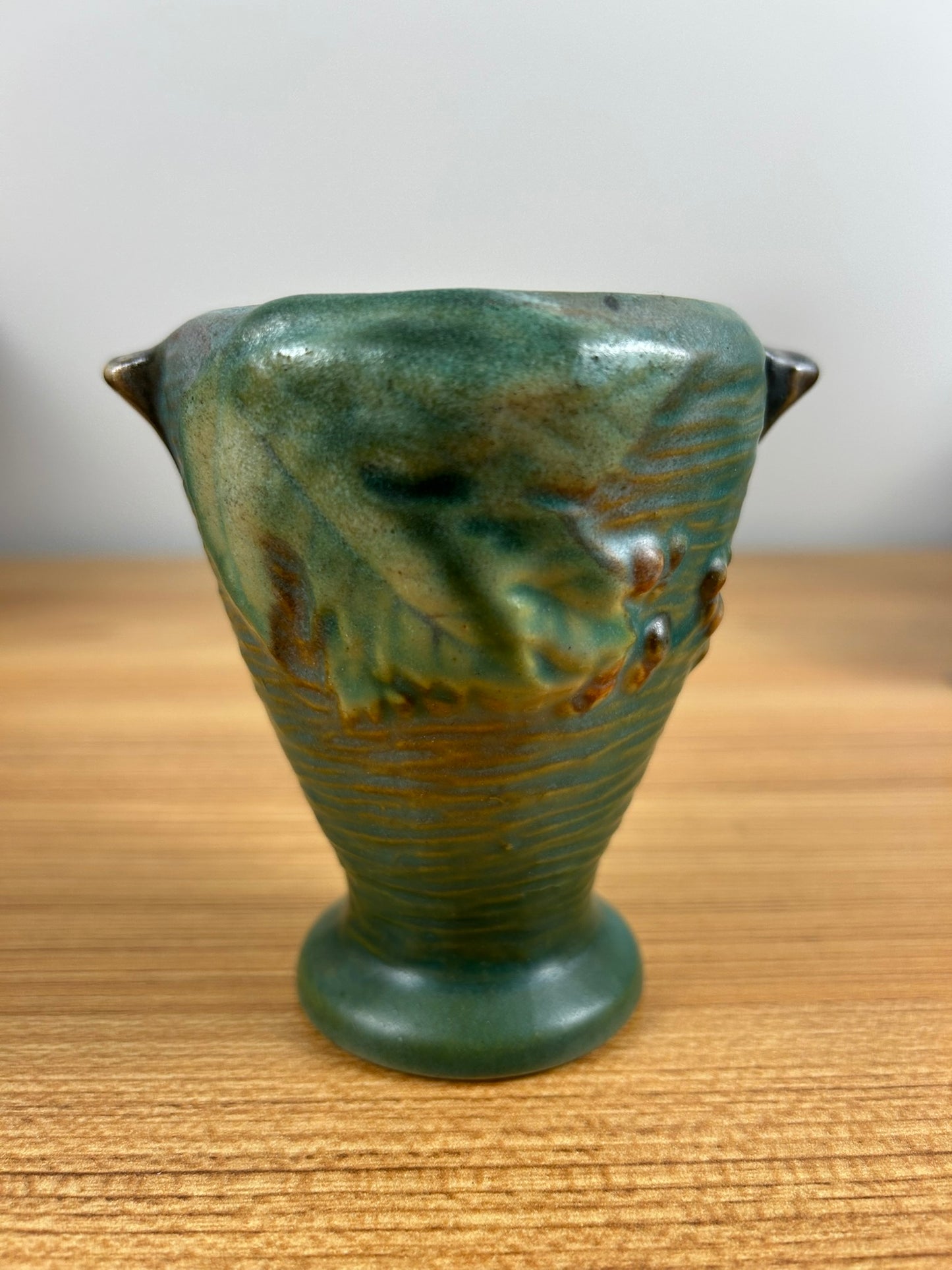 Roseville Art Pottery 1940's Bushberry 28-4 Bud Vase Planter Urn Green