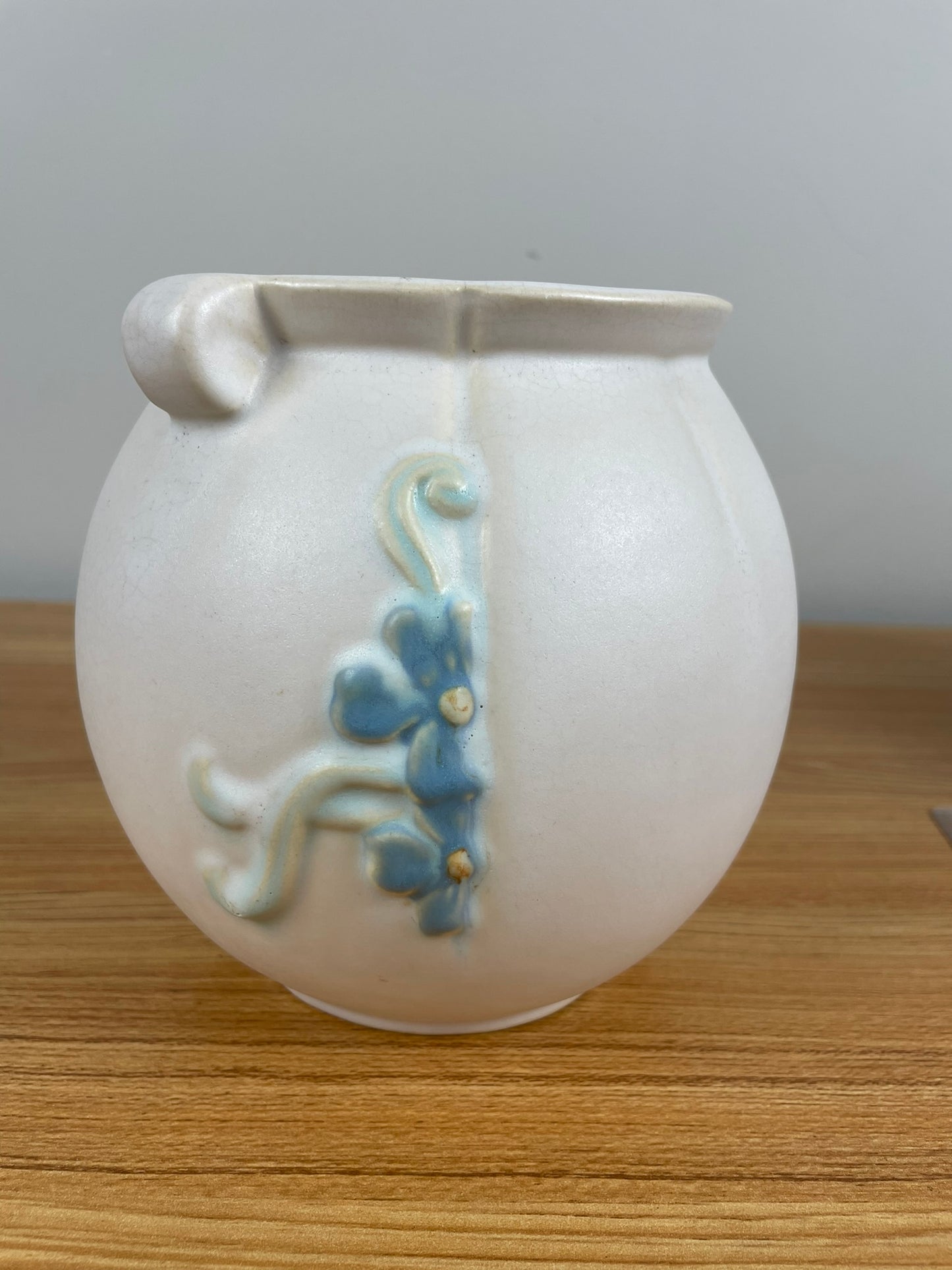 Weller Art Pottery White Bouquet 6" Floral Decorated Round Vase F-4