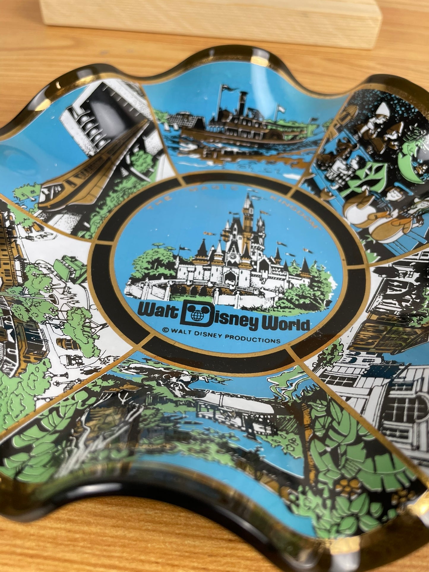 Walt Disney World The Magic Kingdom Vintage Ruffled 7" Candy Dish Plate Bowl