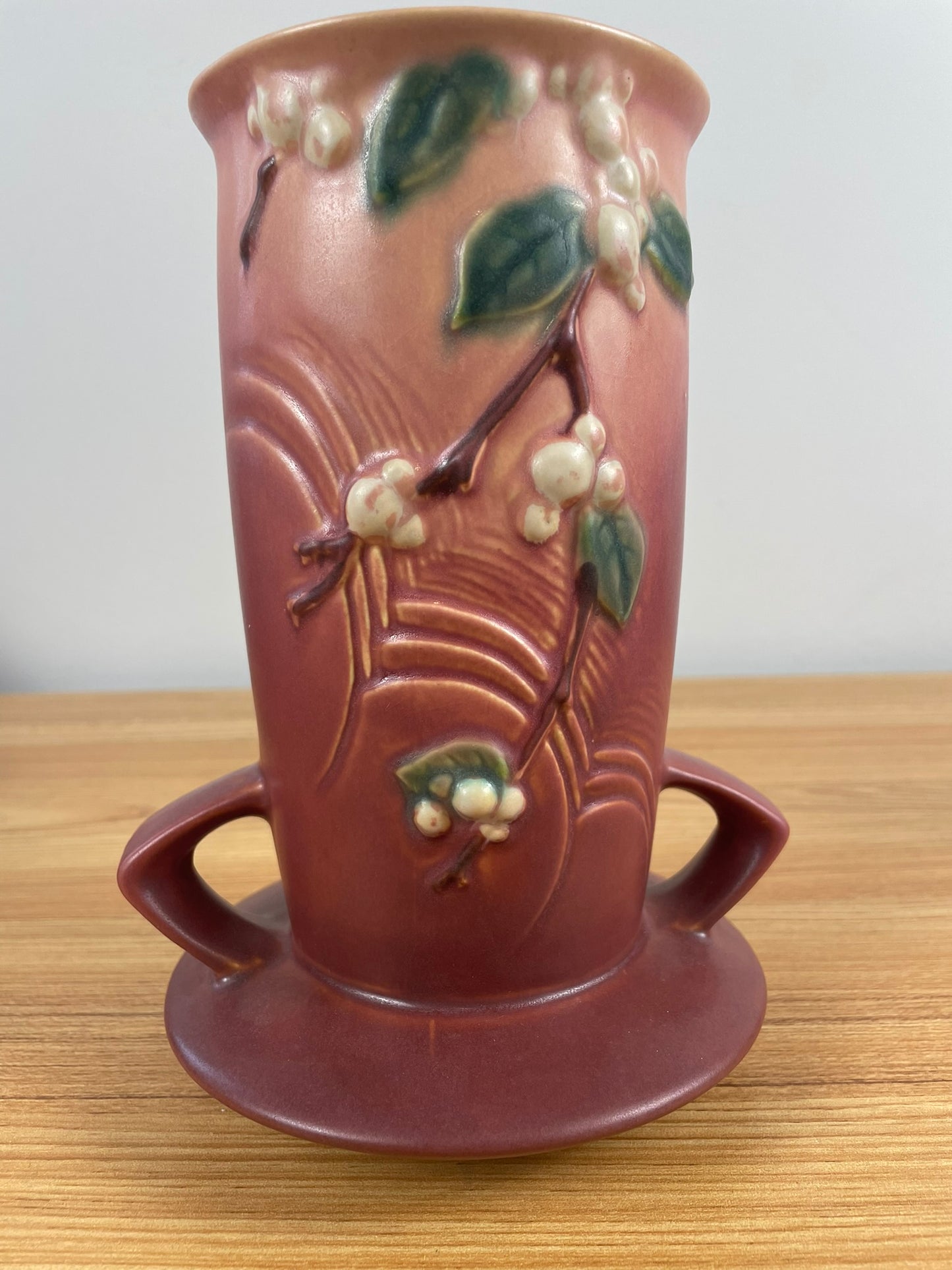 ROSEVILLE ART POTTERY 1947 Snowberry Trial Glaze Variant Vase Pink IVI-8