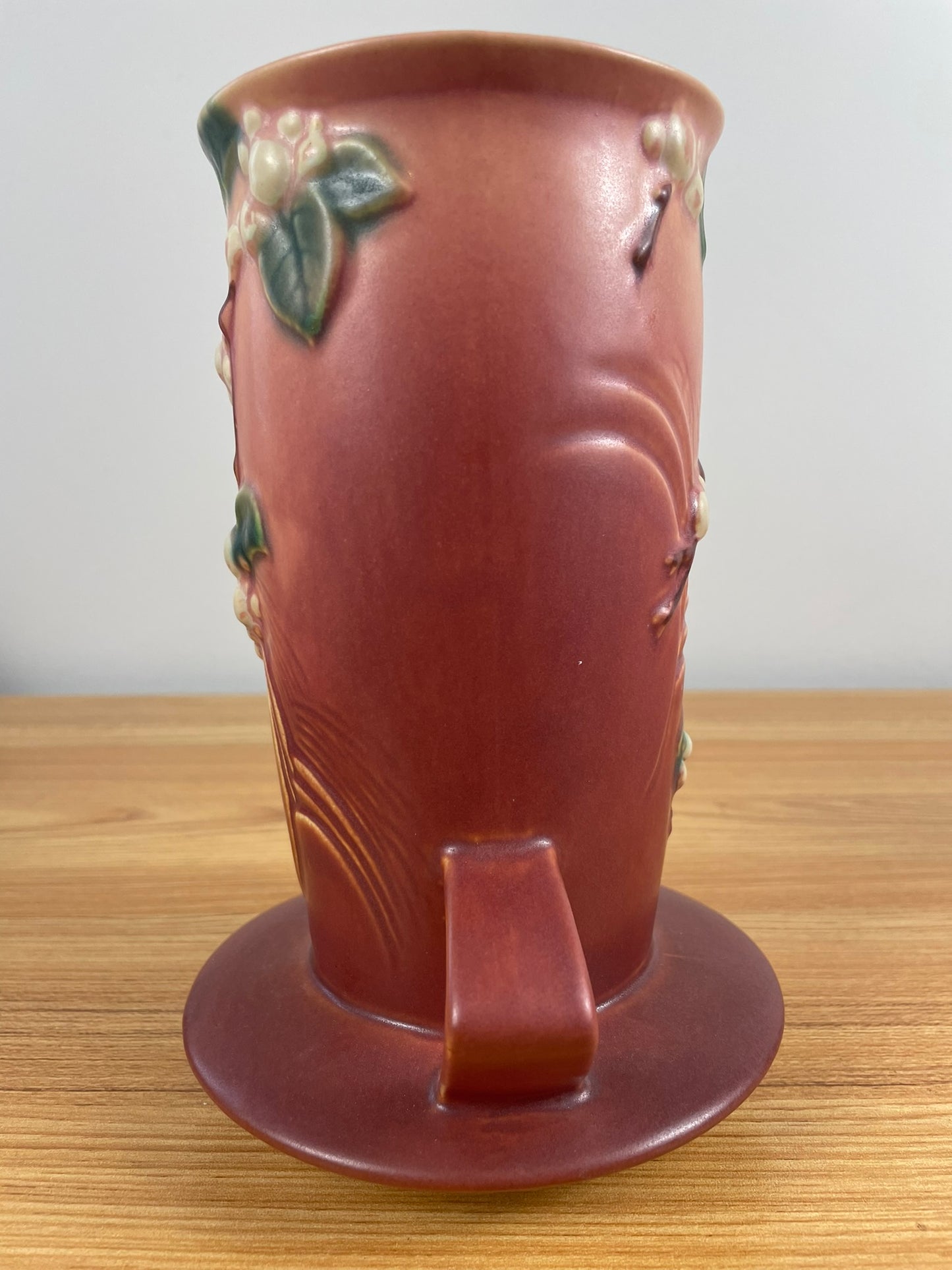 ROSEVILLE ART POTTERY 1947 Snowberry Trial Glaze Variant Vase Pink IVI-8
