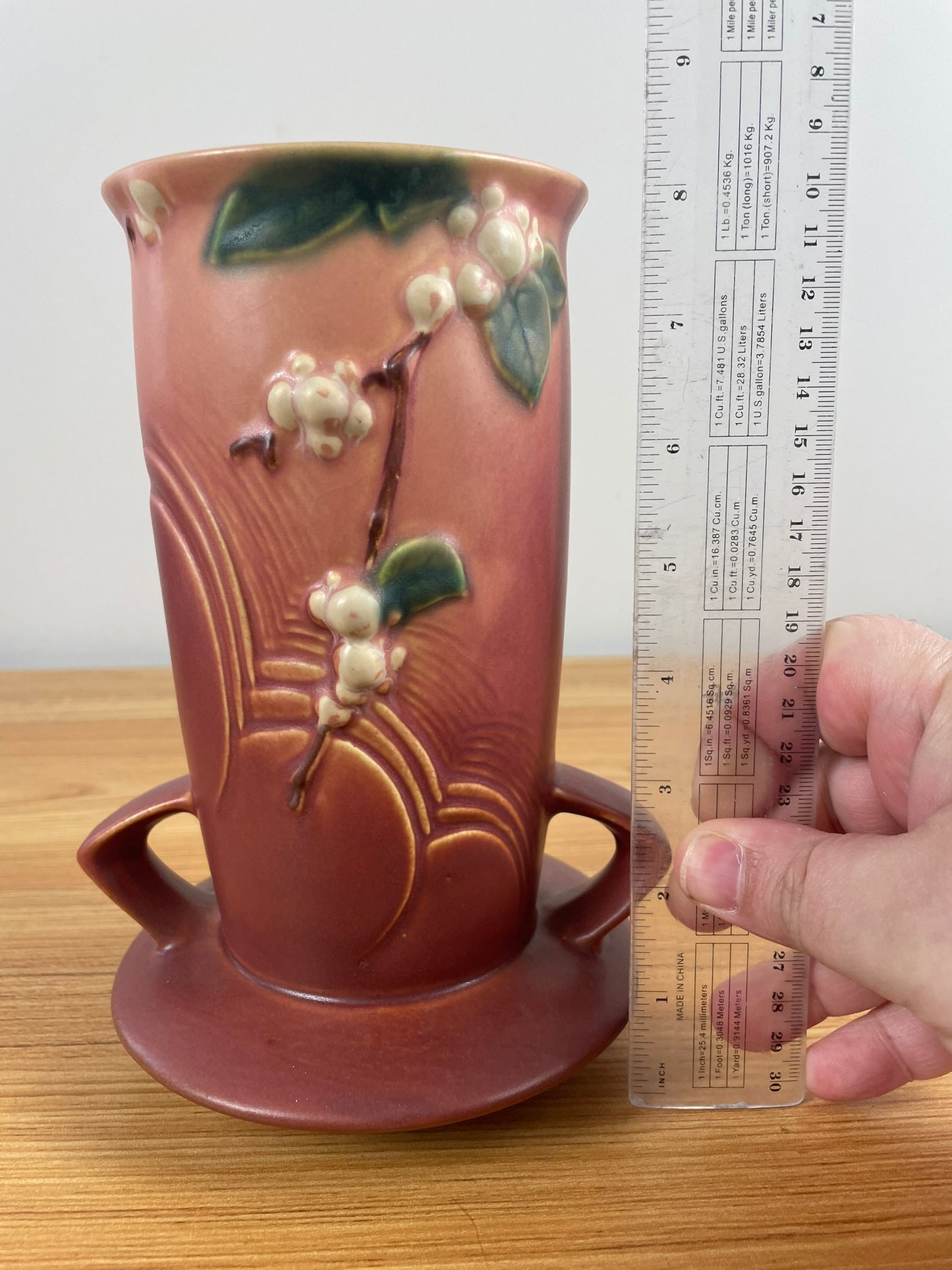 ROSEVILLE ART POTTERY 1947 Snowberry Trial Glaze Variant Vase Pink IVI-8