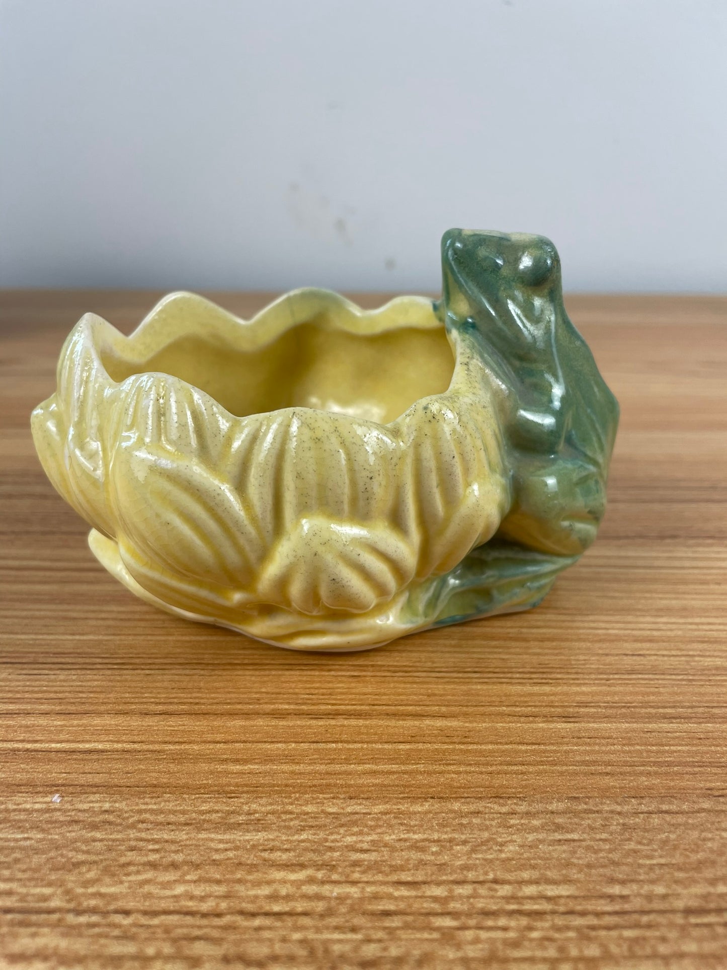 McCoy 1954 Mid Century Modern Art Pottery Green Frog Yellow Lotus Planter