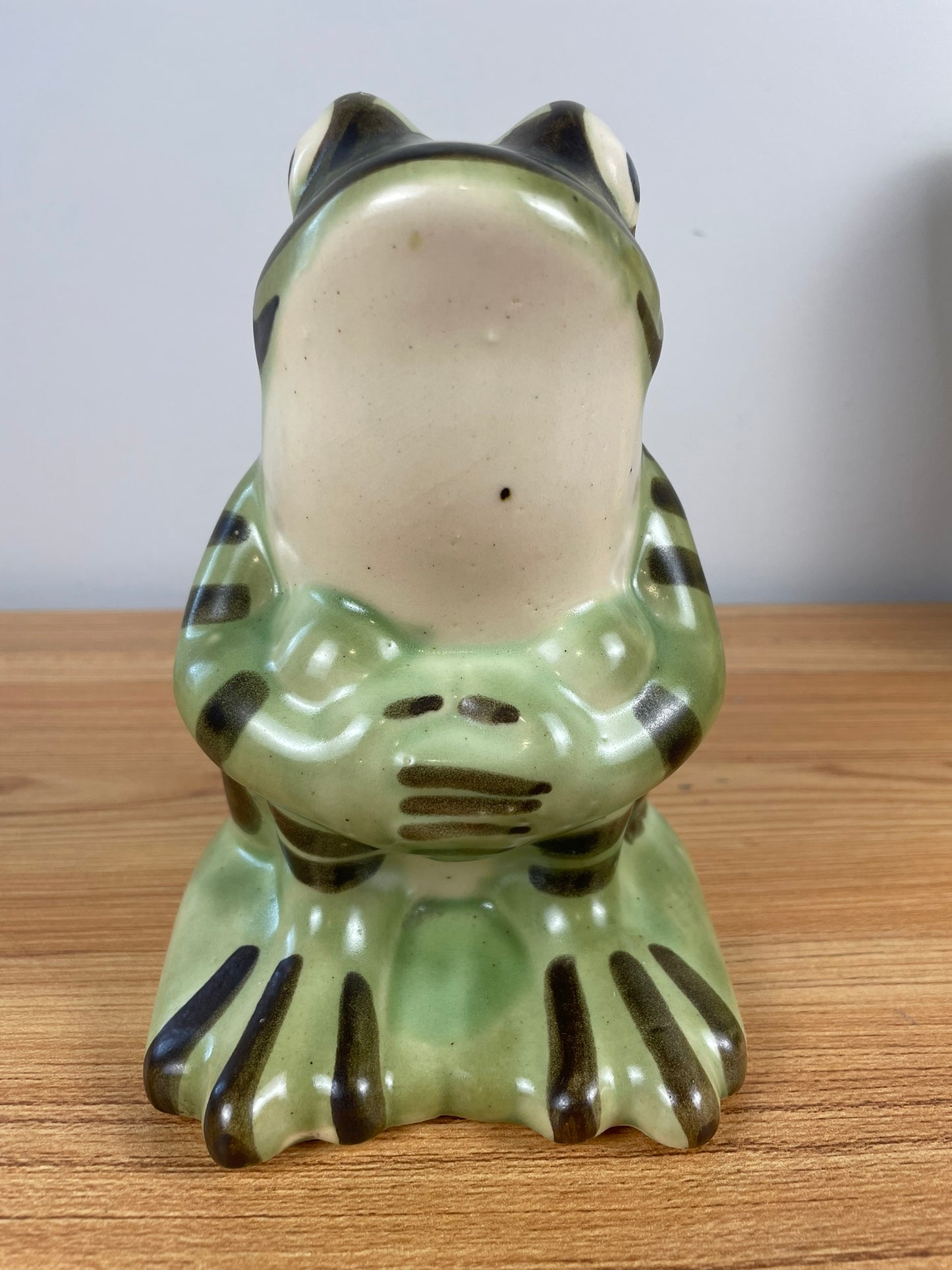 Vtg Brush-McCoy Art Pottery Sitting Frog Lawn/Yard Ornament 7"