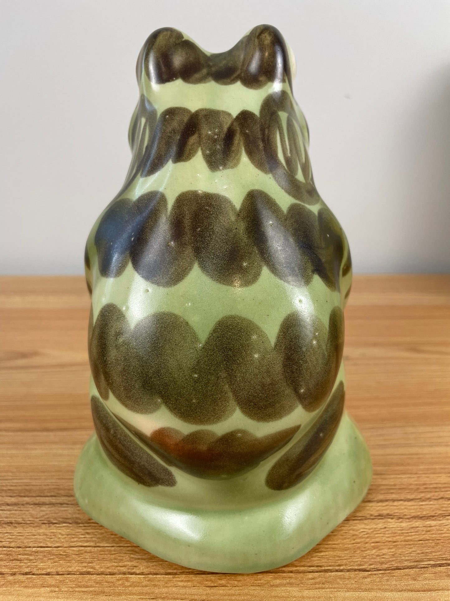 Vtg Brush-McCoy Art Pottery Sitting Frog Lawn/Yard Ornament 7"