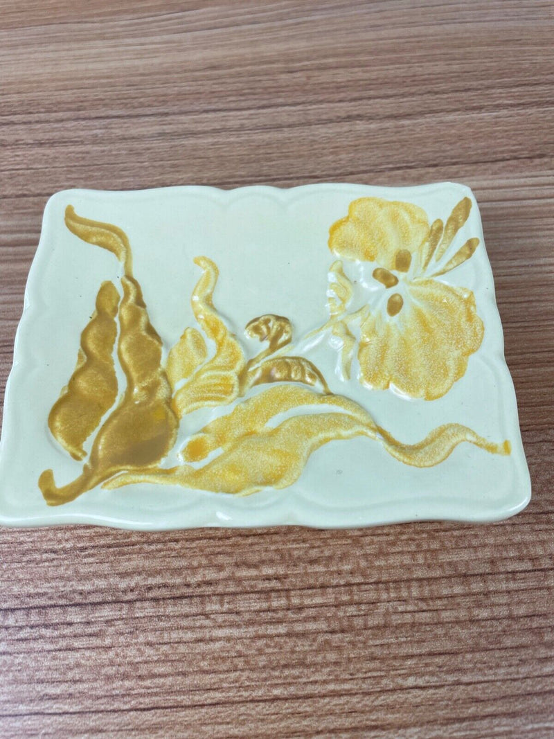 HAEGER ART POTTERY 930 USA YELLOW TRINKET JEWLERY DISH/SOAP DISH LEAFS & FLOWER