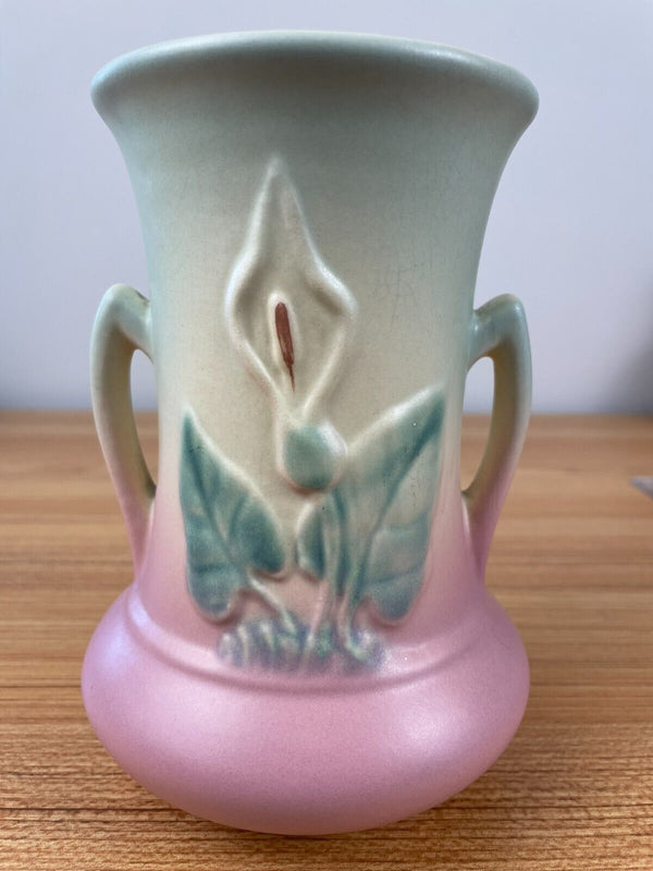 VINTAGE HULL CALLA LILY 520/33-6 TALL HANDLED Blue To Pink VASE  6.75in tall