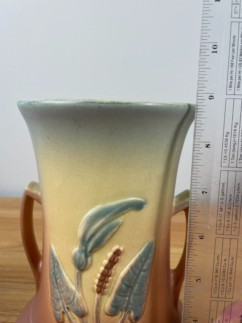 VINTAGE HULL CALLA LILY 520/33-8 TALL HANDLED Blue To Pink VASE  8.75in tall