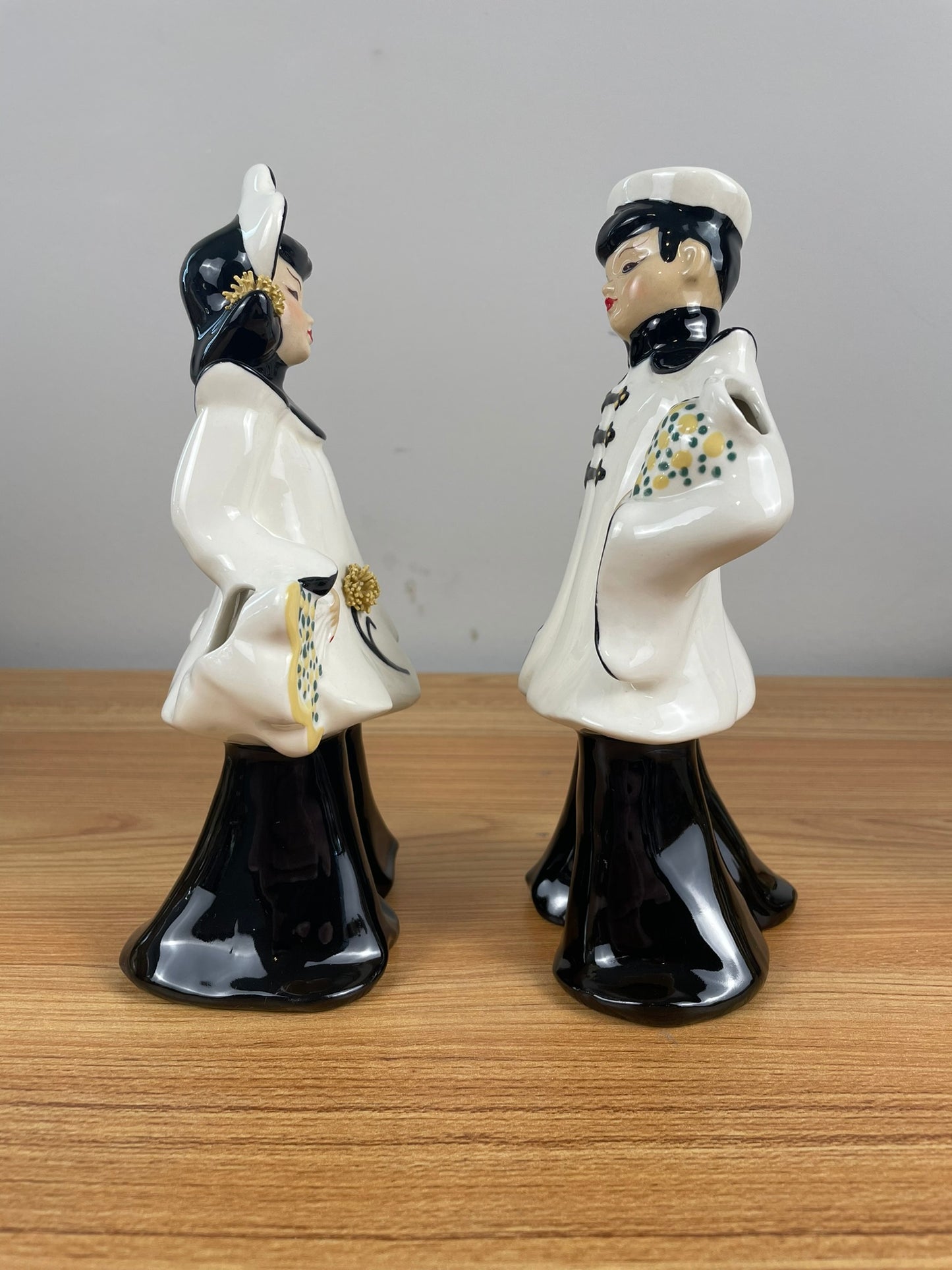 Florence Ceramics Set Ceramic Asian Couple Pair Ivory & Gold Spaghetti Floral