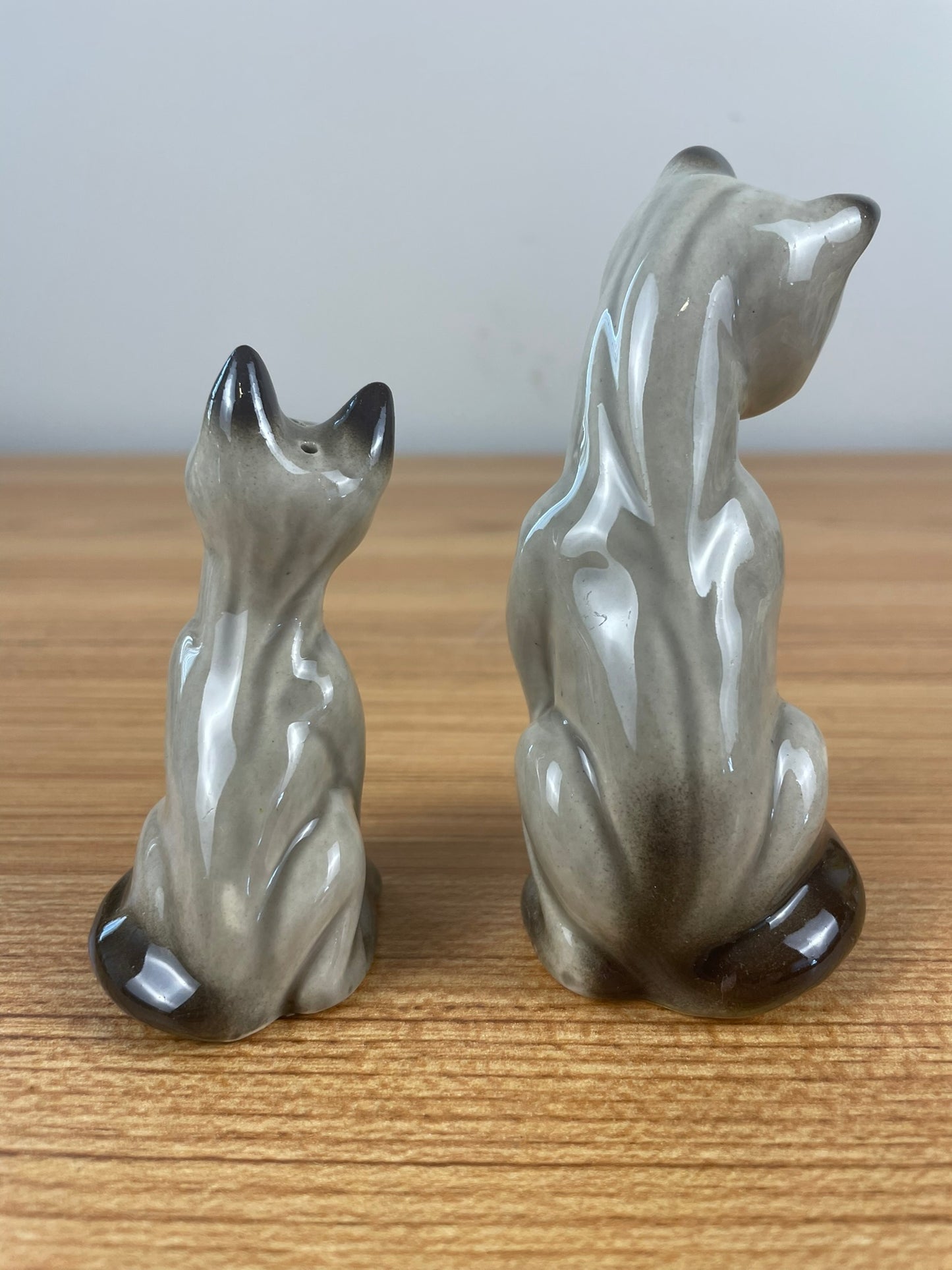 Vtg Ceramic Arts Studio Siamese Cat and Kitten Salt & Pepper Shaker Set 1951 USA