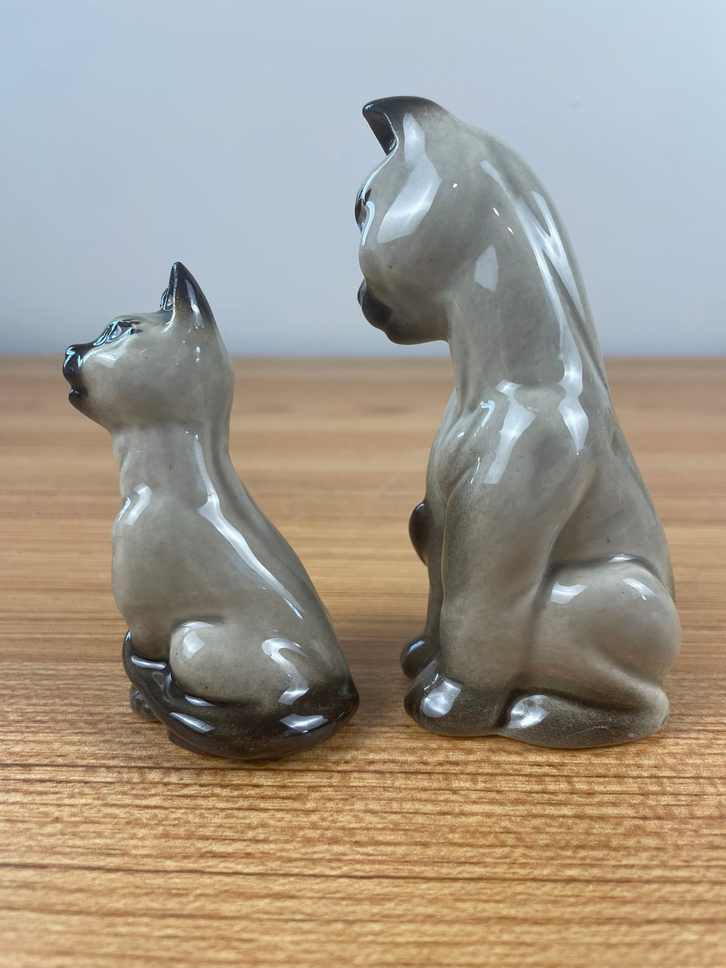 Vtg Ceramic Arts Studio Siamese Cat and Kitten Salt & Pepper Shaker Set 1951 USA