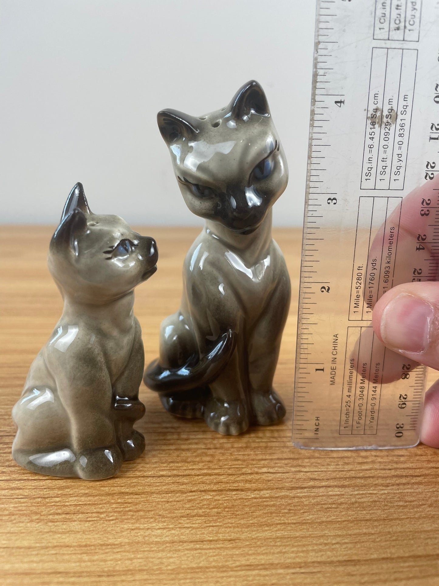 Vtg Ceramic Arts Studio Siamese Cat and Kitten Salt & Pepper Shaker Set 1951 USA