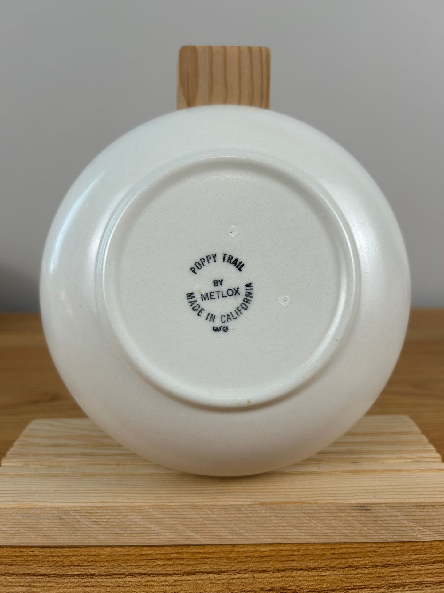 Metlox California Pottery Poppy Trail IRIS Flower 6" Diameter Cereal Bowl