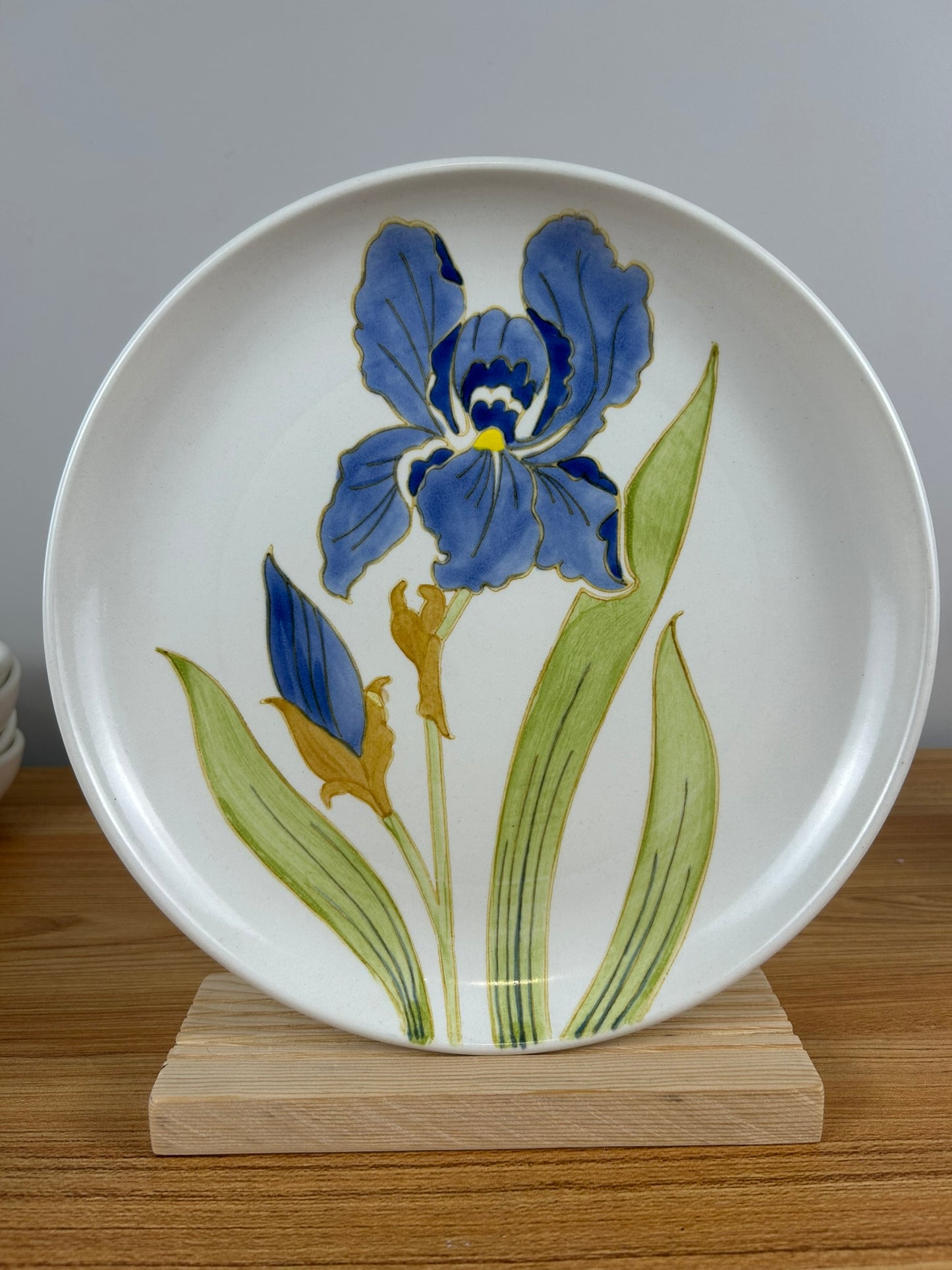 Metlox California Pottery Poppy Trail IRIS Flower 10" Dinner Plate RARE