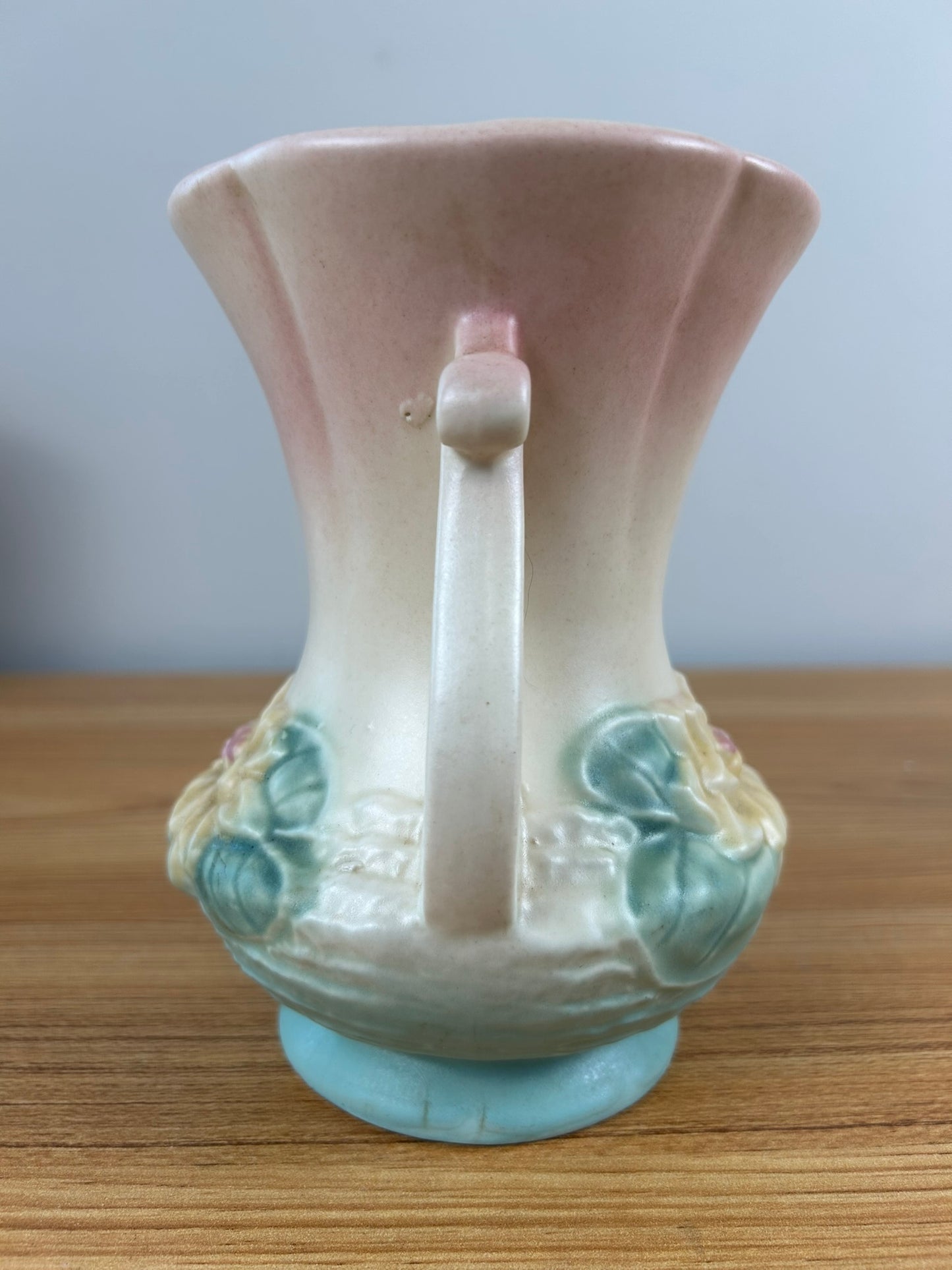 HULL ART pottery WATERLILY Vase 2 handles Pink & Green L-4--6-1/2 vintage 1948
