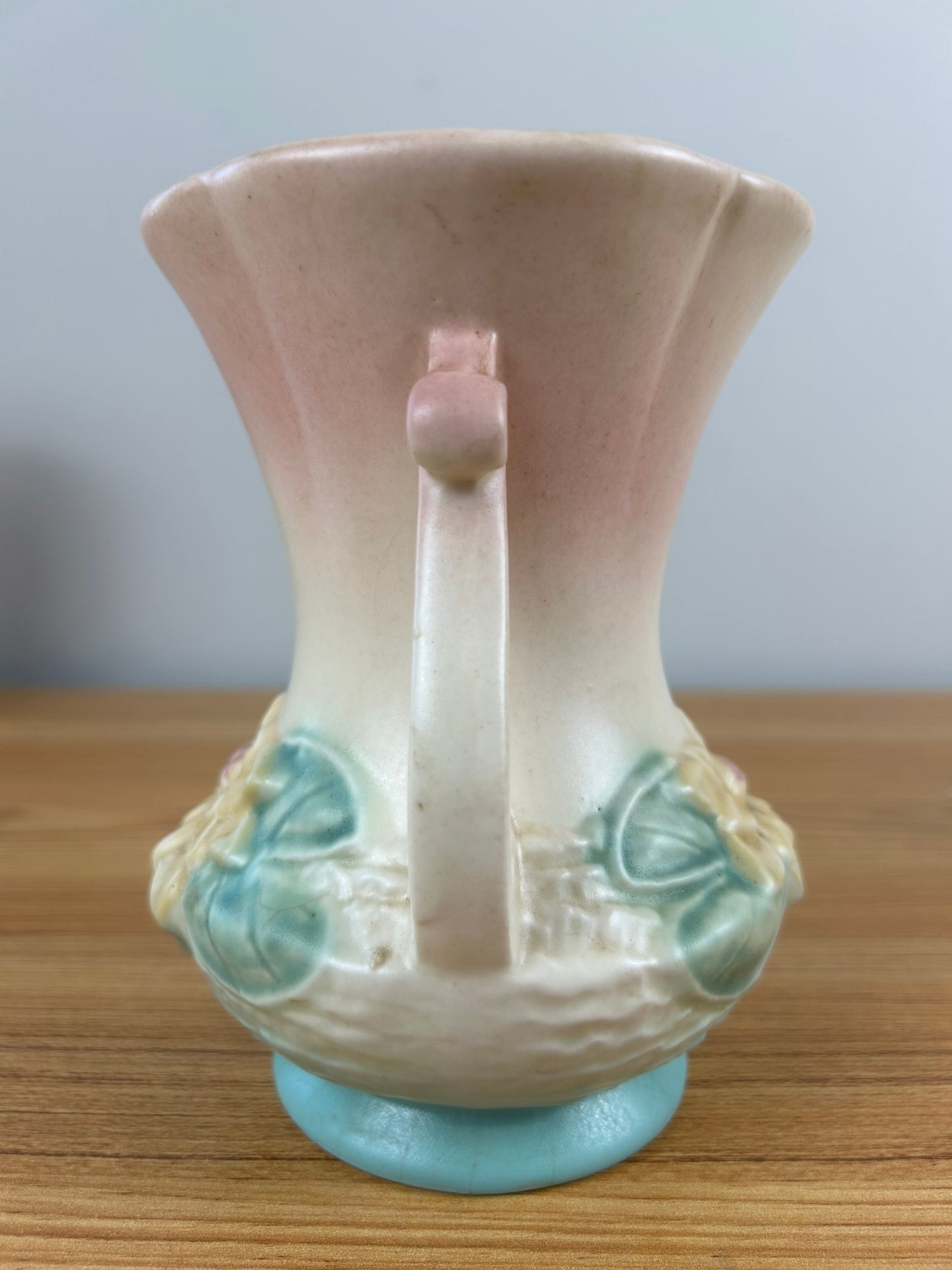 HULL ART pottery WATERLILY Vase 2 handles Pink & Green L-4--6-1/2 vintage 1948