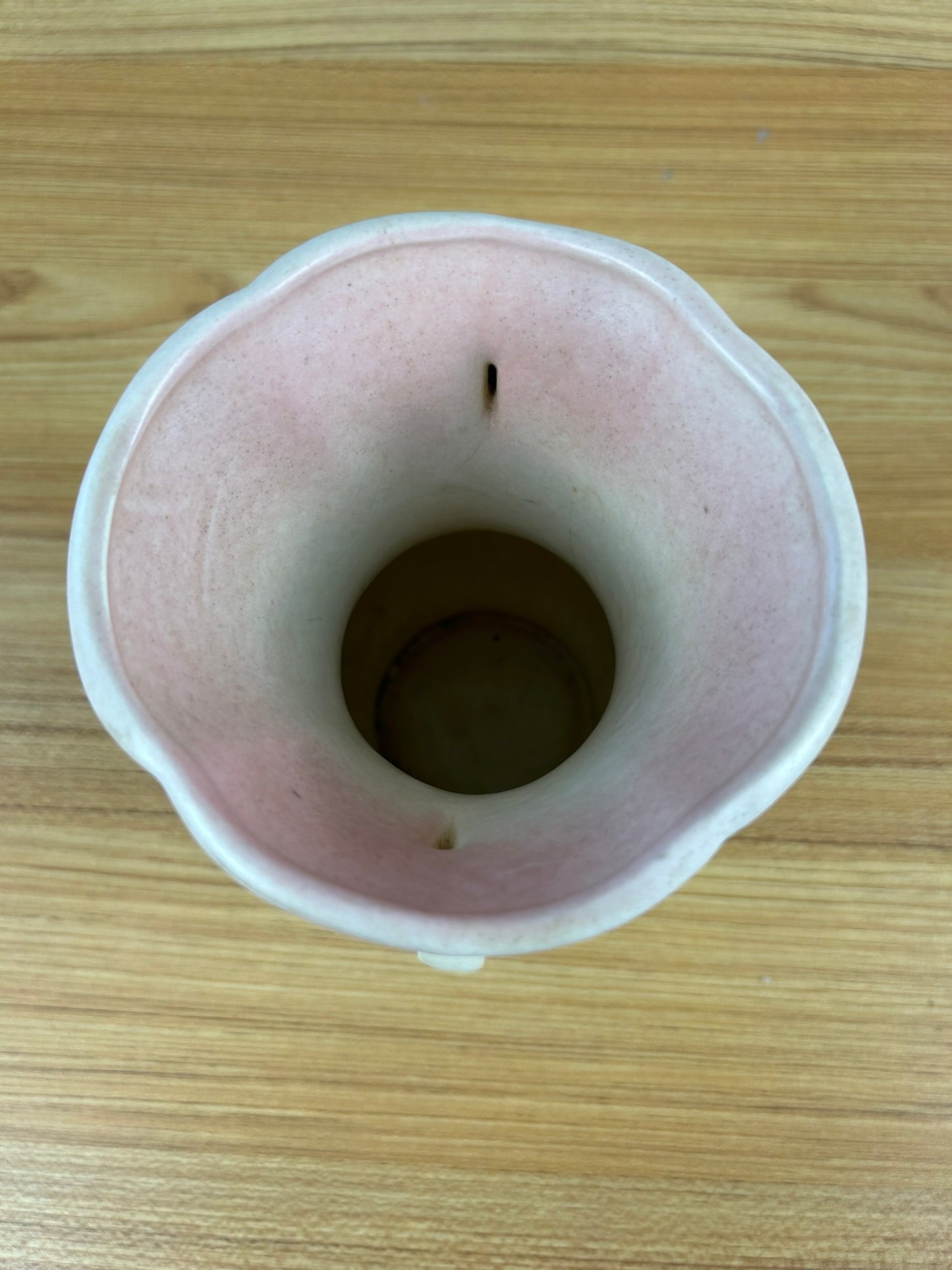 HULL ART pottery WATERLILY Vase 2 handles Pink & Green L-4--6-1/2 vintage 1948