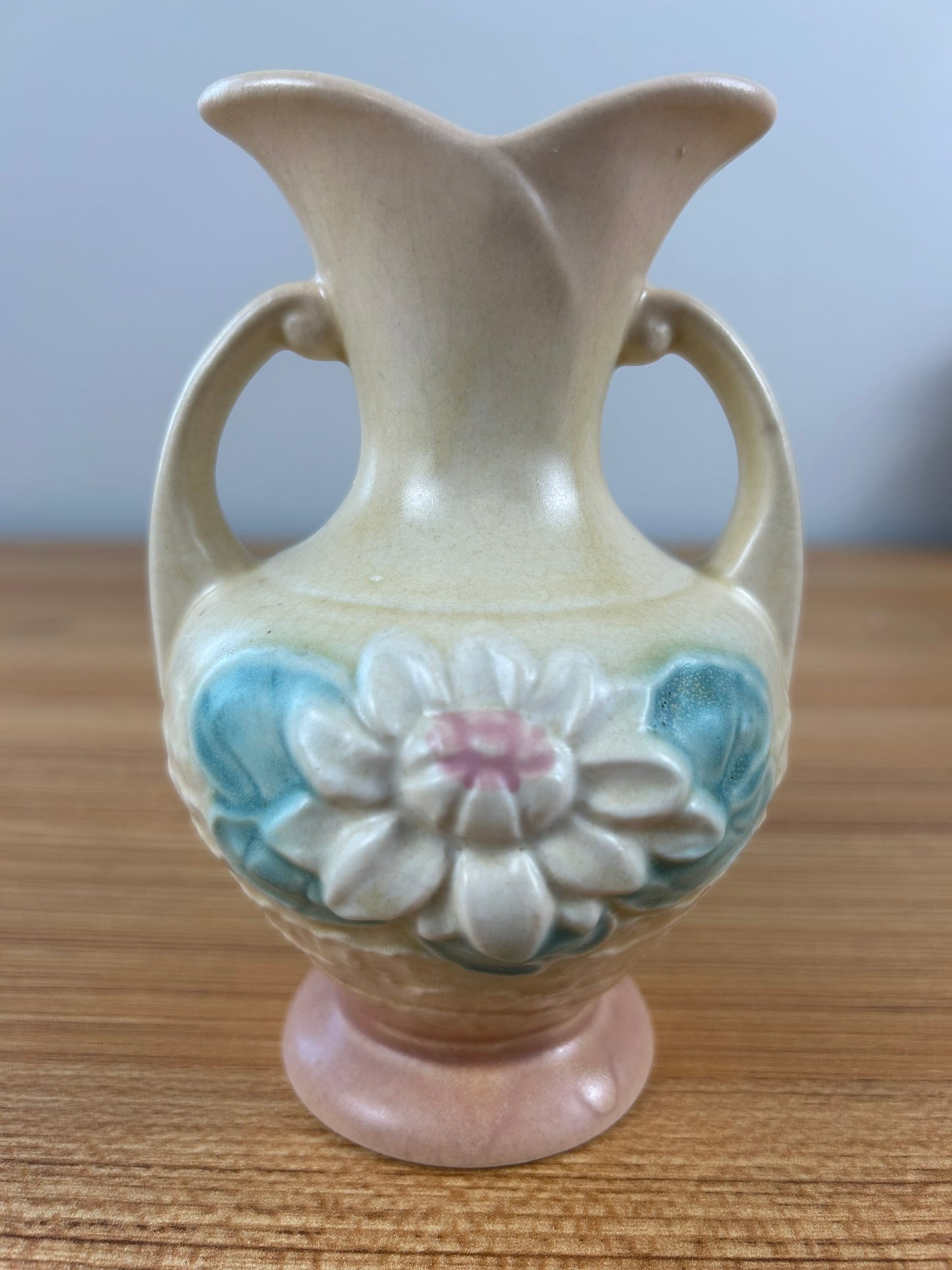 Hull Art Pottery Water Lily Vintage Double Handle Vase #L-2.