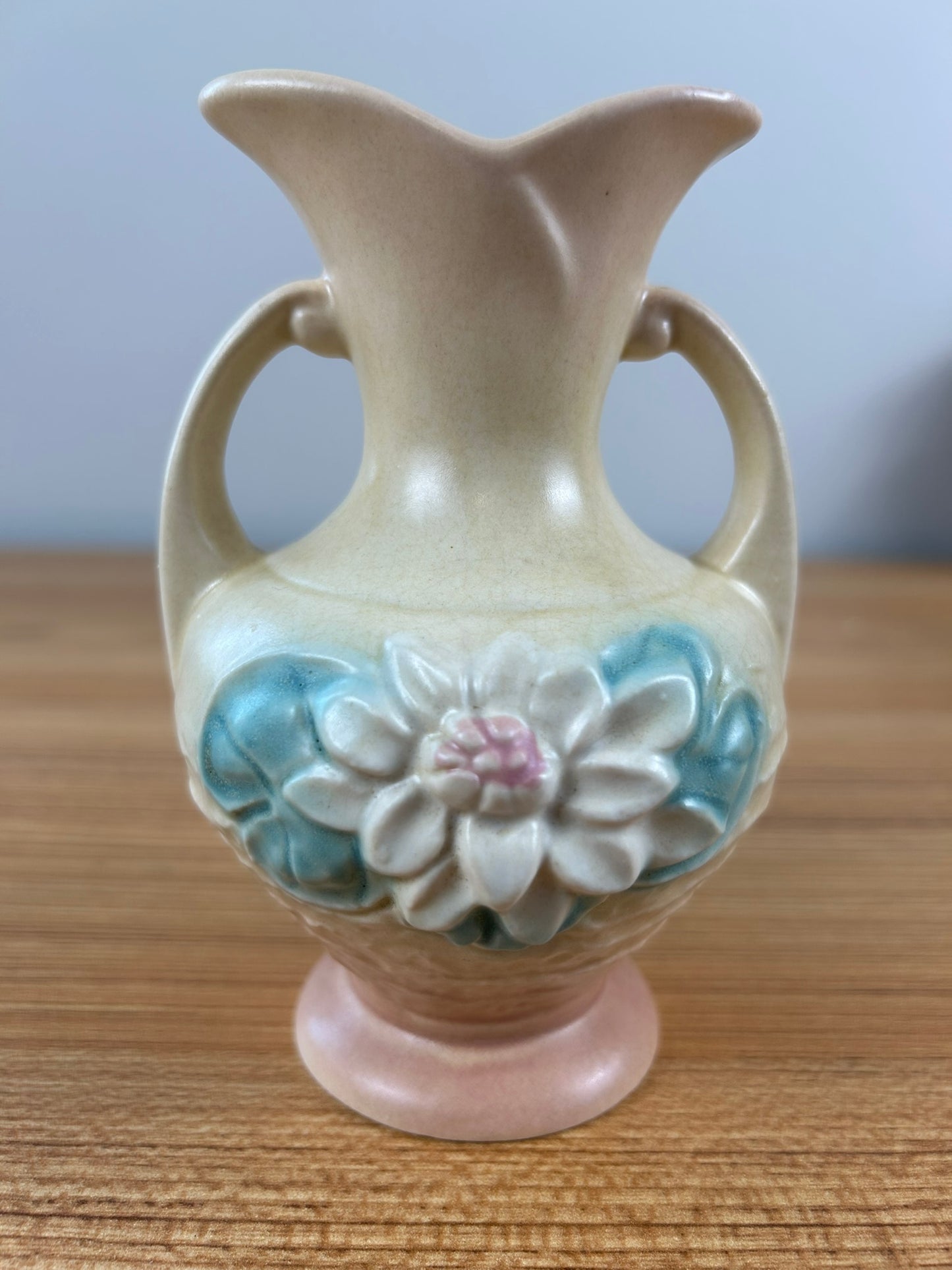 Hull Art Pottery Water Lily Vintage Double Handle Vase #L-2.